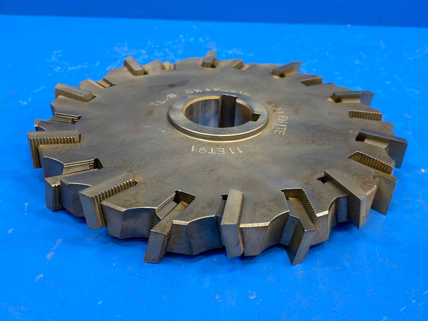 Valenite Staggered Tooth Cutter - 1-3/4" Arbor, 9" Diameter, 1" Thick, 20 Teeth - Precision Cutting Tool