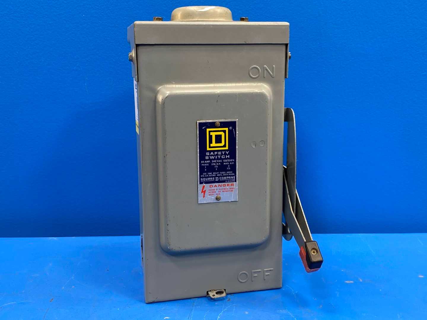  30 Amp Square D H-221-NRB Safety Switch Series E1 3R NEMA 7.5 HP 240VAC