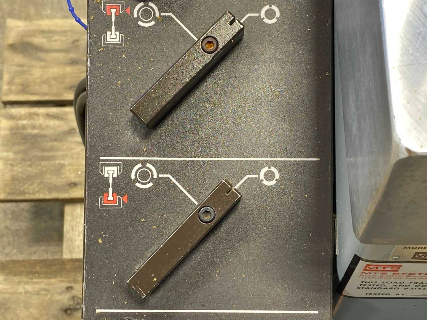 MTS 312.21 10 Metric ton hydraulic pressure tester