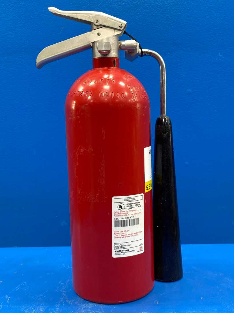 WALTER KIDDE Model Pro 5 BC 5 LB Fire Extinguisher