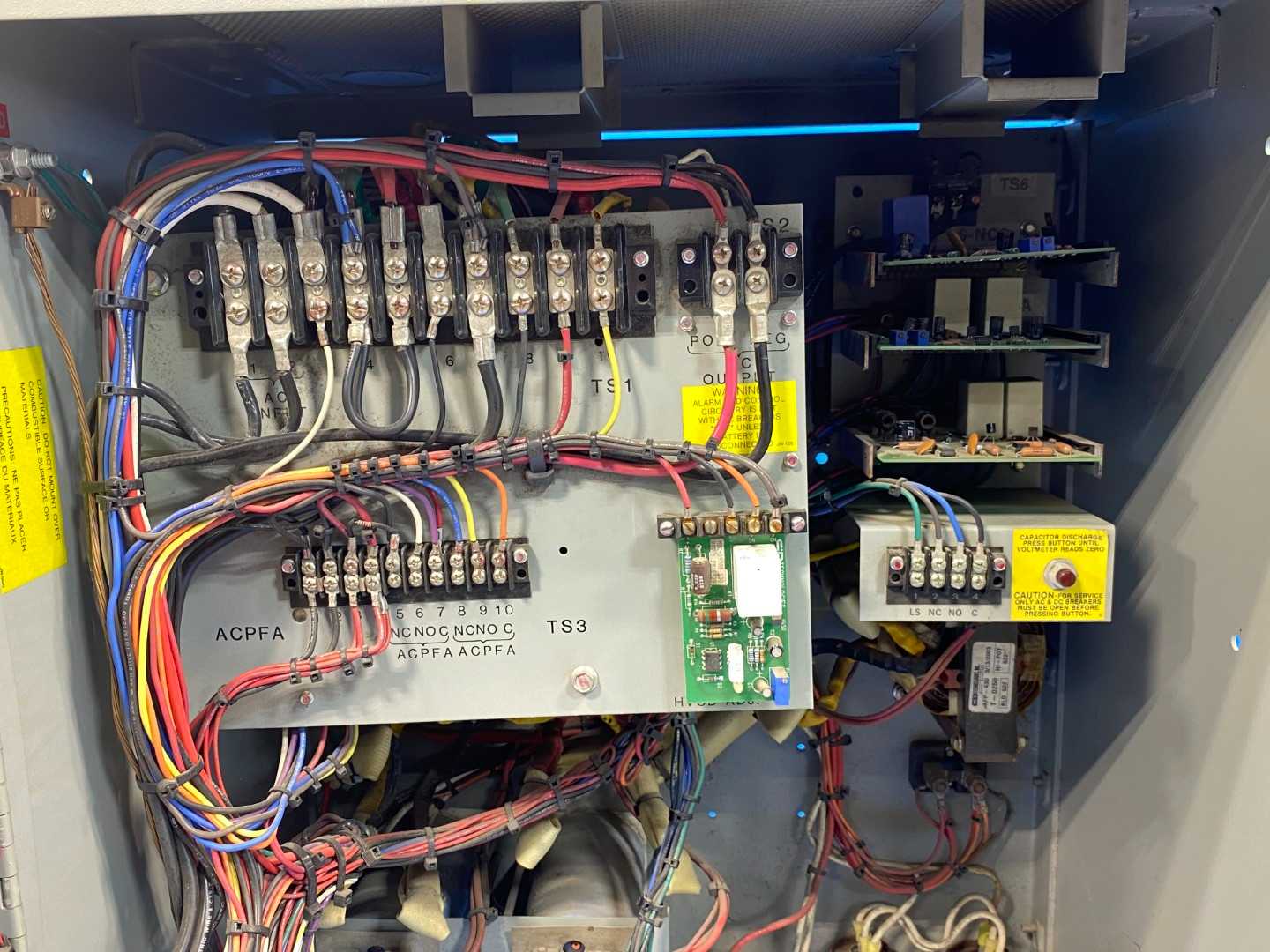 C&D TECHNOLOGIES ARE130AC25F ARE SERIES Battery Station DC132v 60 Cell 1Phase