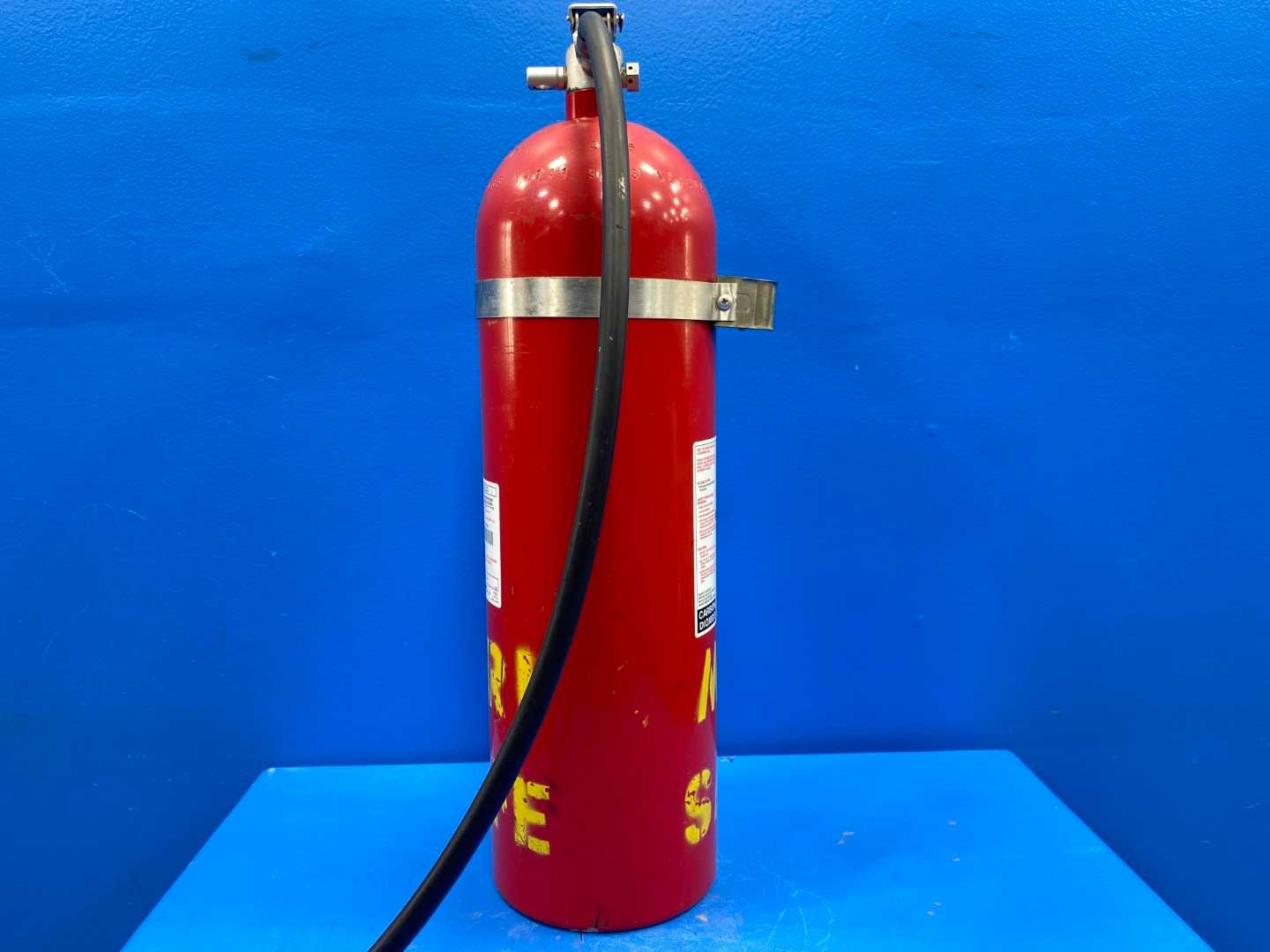 WALTER KIDDIE Model Pro 15 BC 15LB Fire Extinguisher