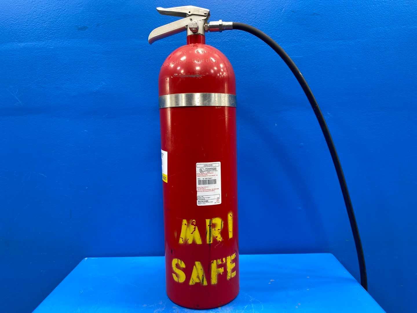 WALTER KIDDIE Model Pro 15 BC 15LB Fire Extinguisher