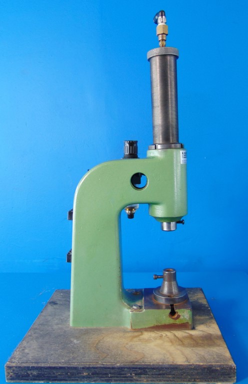 H. Seltsam & U. Sohn GmbH Pneumatic Toggle Punch Press