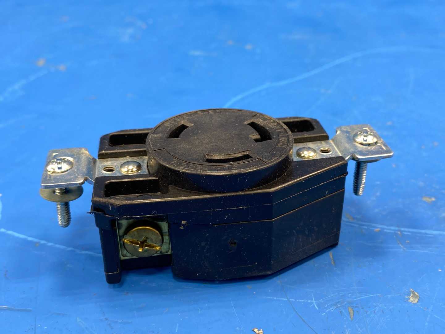 Eaton Arrow Hart 6340 Locking Receptacle