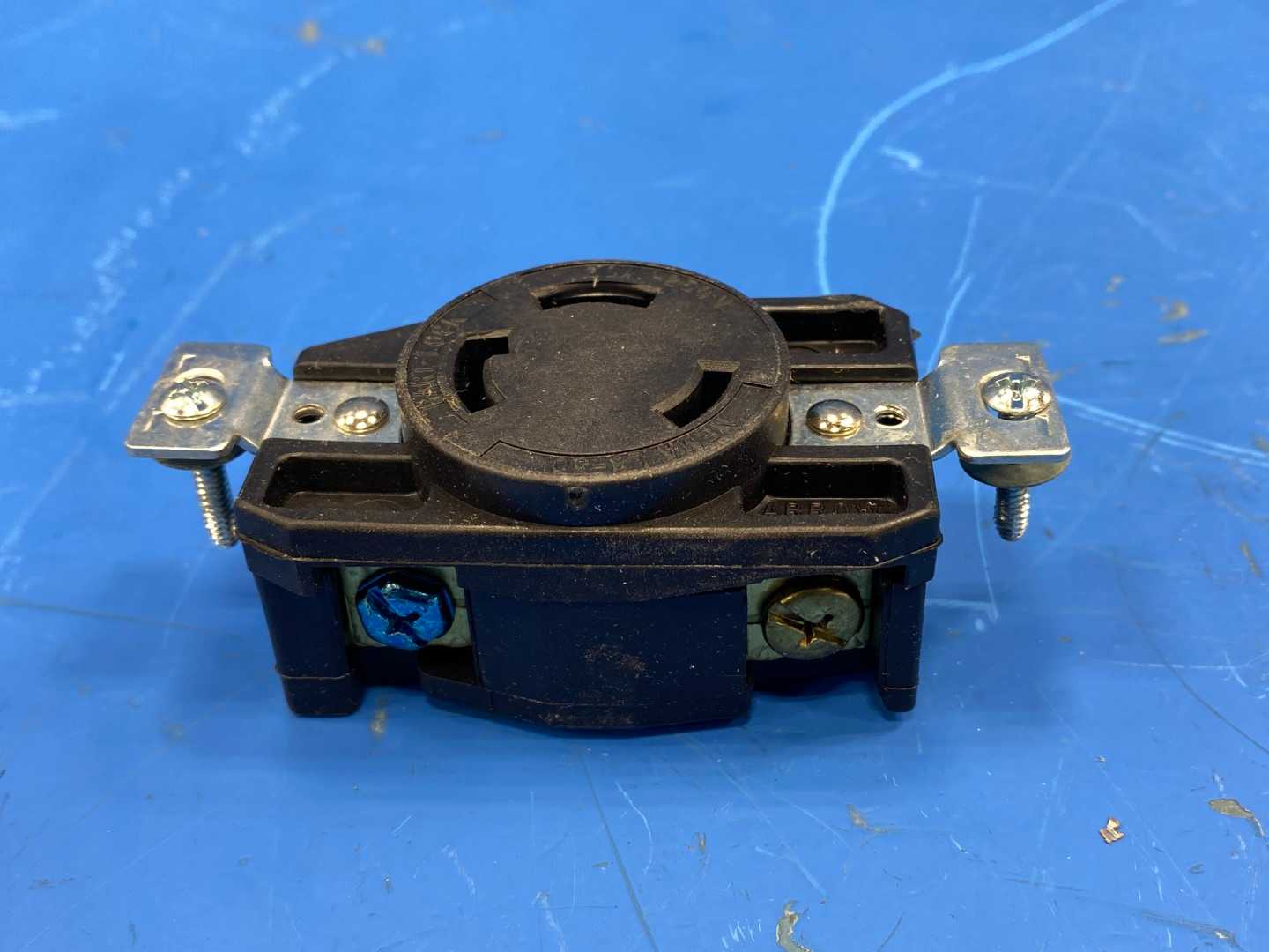 Eaton Arrow Hart 6340 Locking Receptacle