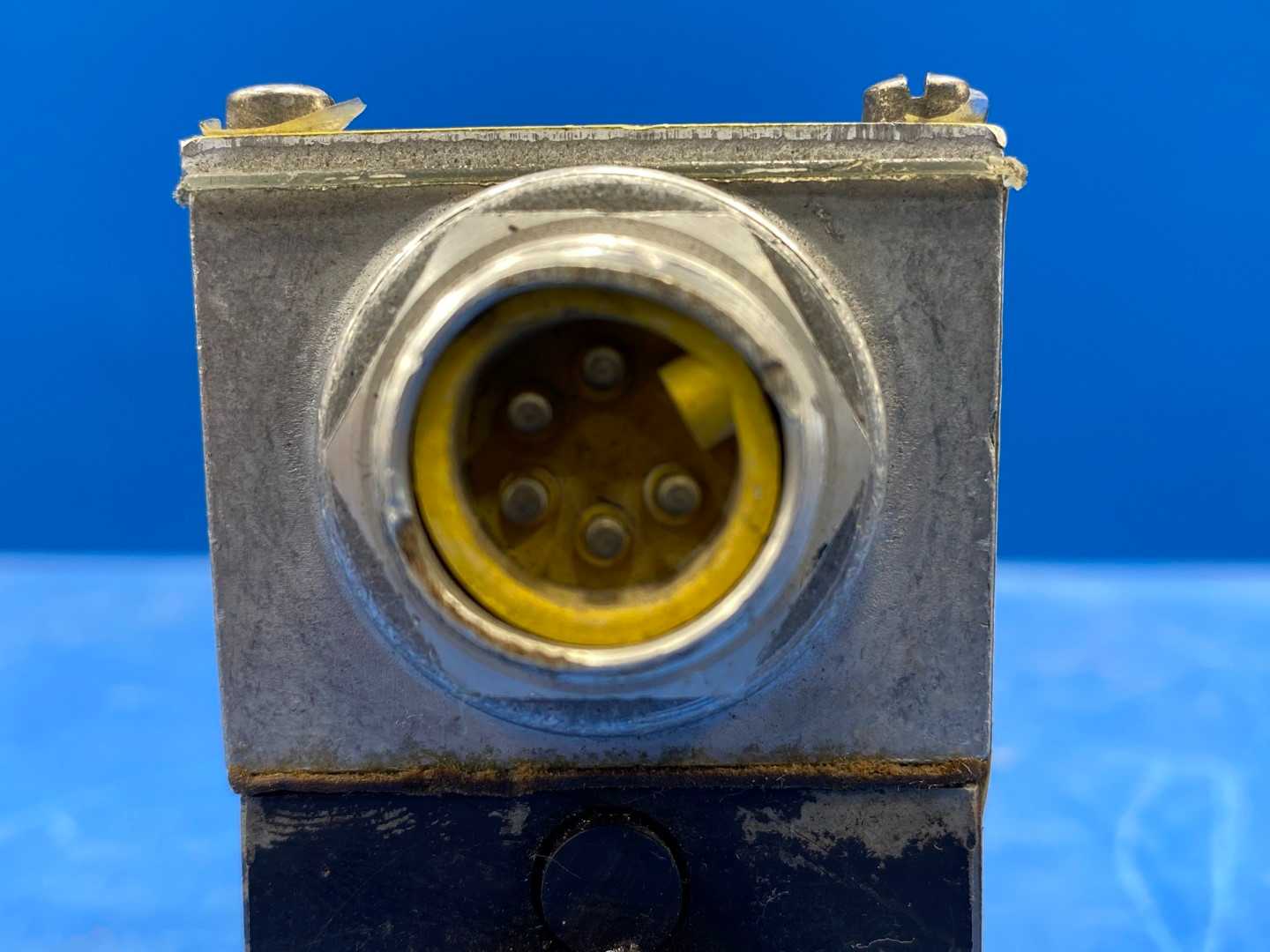 Parker Directional Control  D1VW20B5YV31 3000 PSI Max