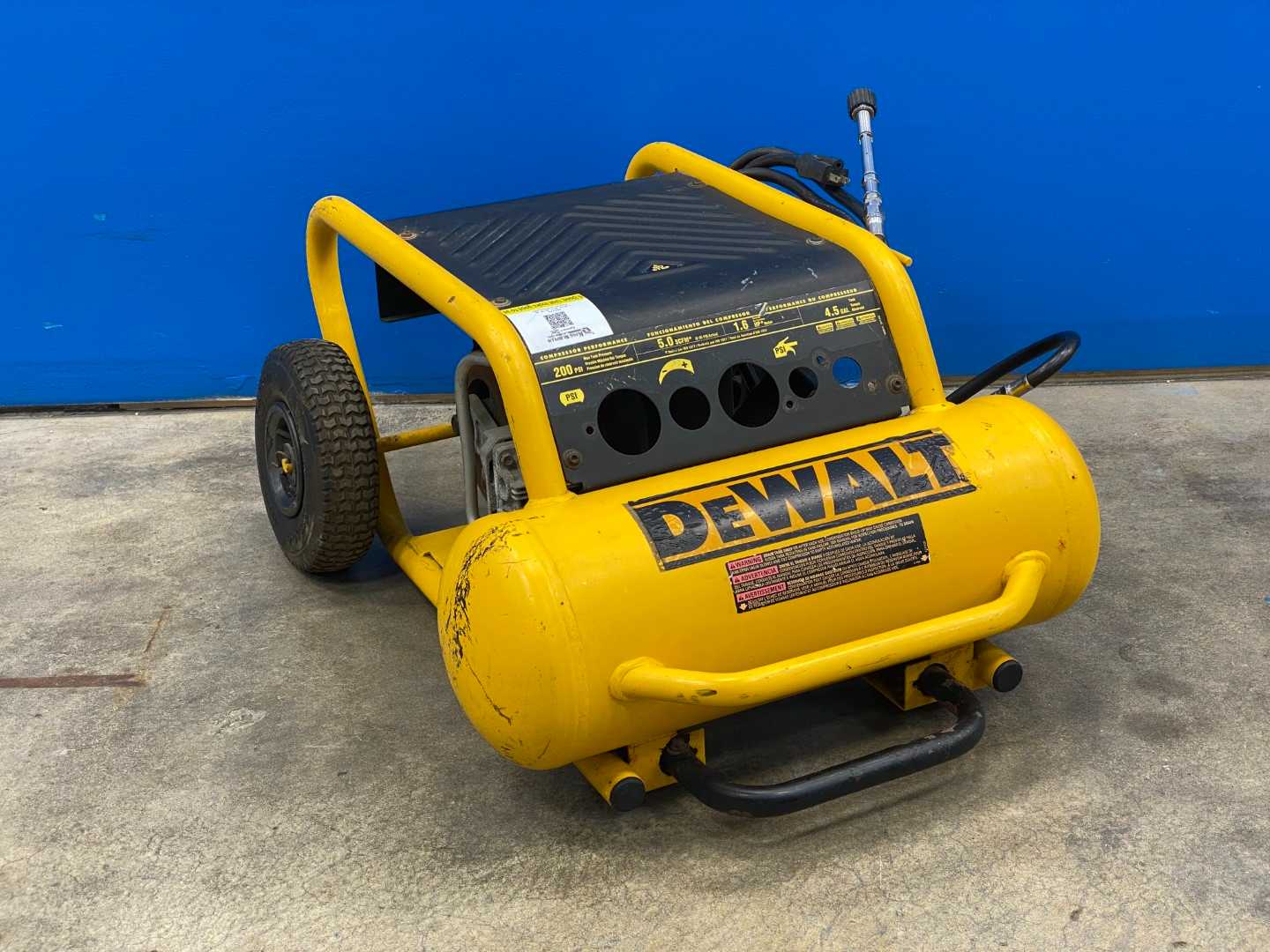 DeWalt Heavy-Duty 200 PSI 4.5 Gallon Electric Wheeled Compressor, Model D55146