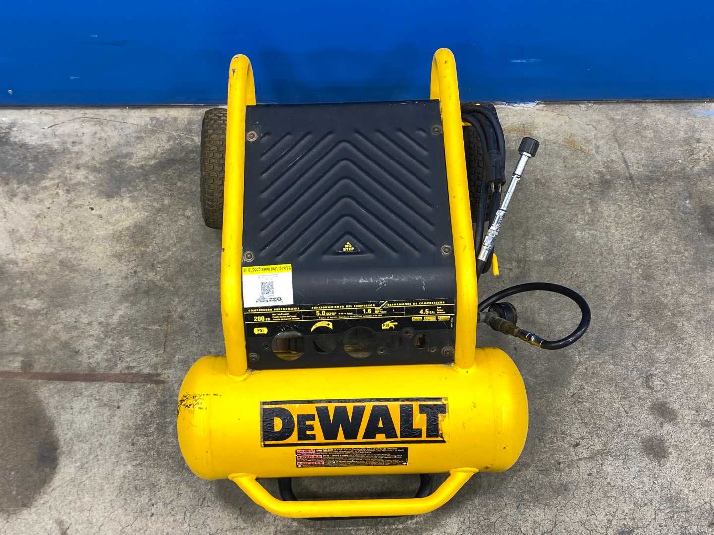 DeWalt Heavy-Duty 200 PSI 4.5 Gallon Electric Wheeled Compressor, Model D55146