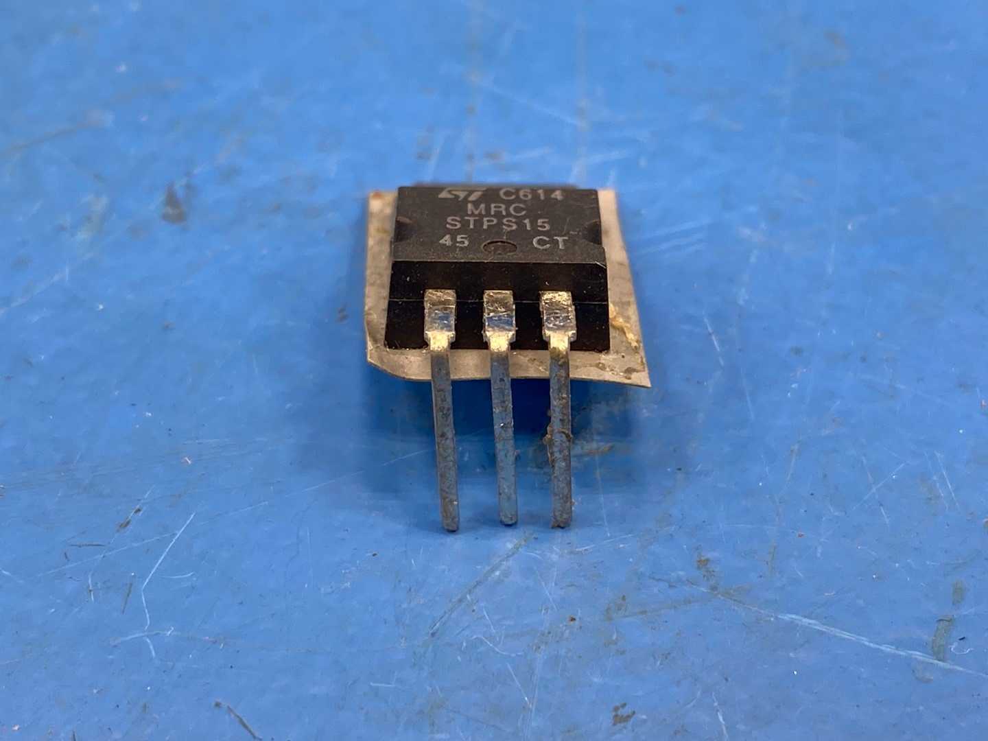 Lot of 10 STMicroelectronics STPS15L45CT L-Shaped Rectifier C614