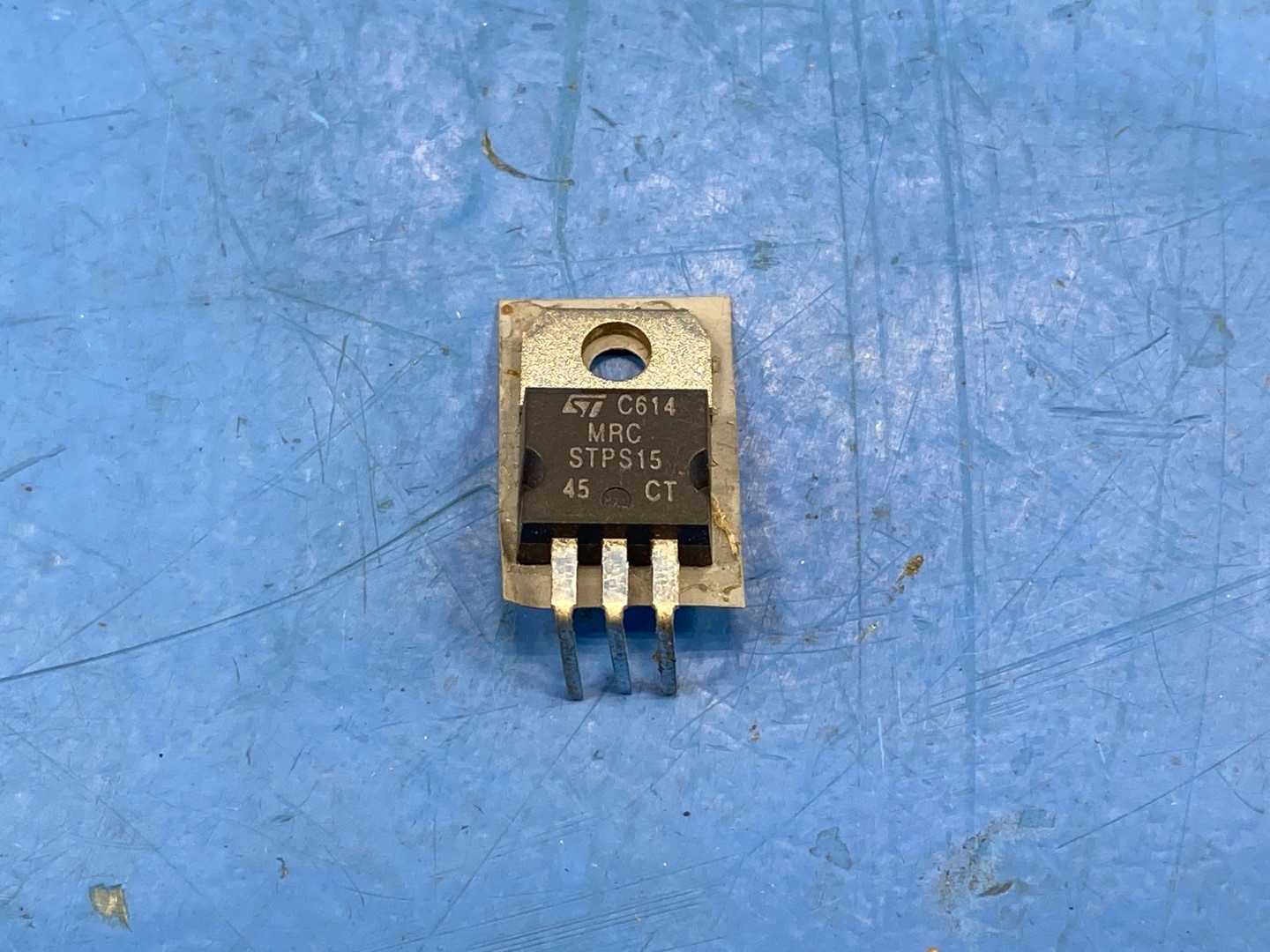 Lot of 10 STMicroelectronics STPS15L45CT L-Shaped Rectifier C614