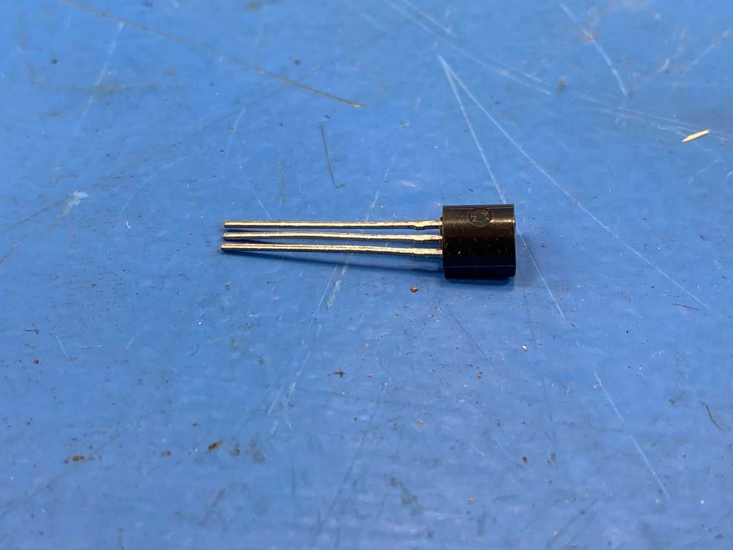 TMP04 F 818 M16770 3-Pronged Diode