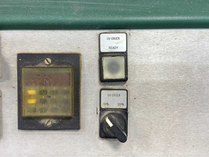 Metronic UV-Trackner w/ VSK-S400 and Instron Model 1000