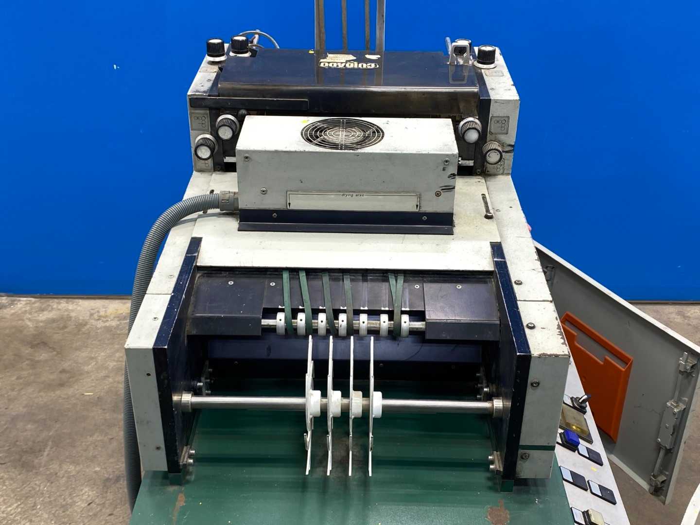 Metronic UV-Trackner w/ VSK-S400 and Instron Model 1000