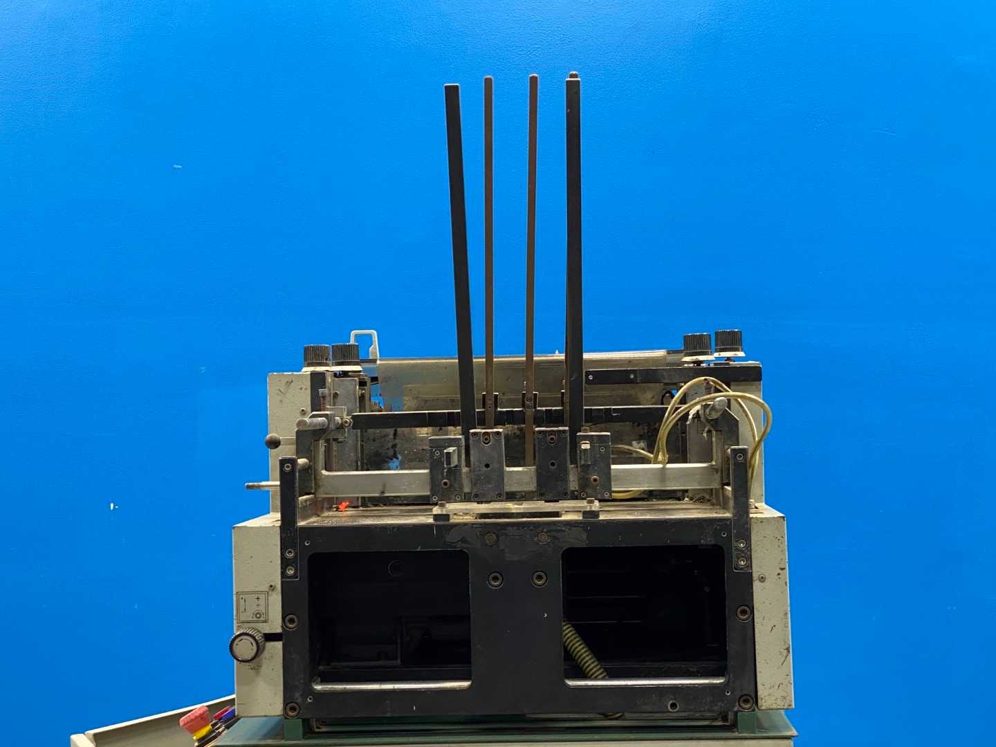 Metronic UV-Trackner w/ VSK-S400 and Instron Model 1000 – Precision UV Tracking System