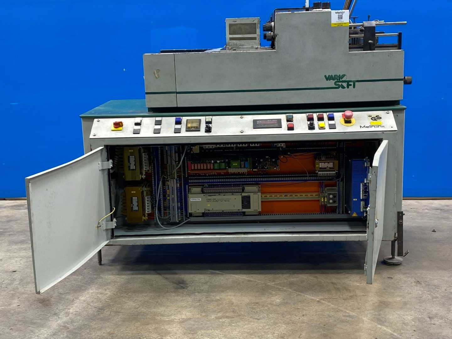 Metronic UV-Trackner w/ VSK-S400 and Instron Model 1000