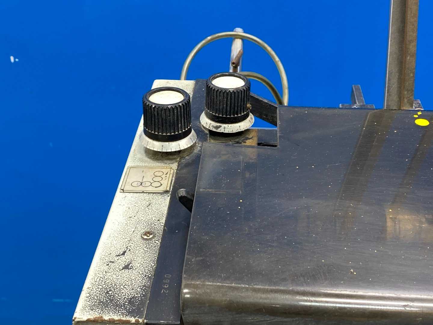 Metronic UV-Trackner w/ VSK-S400 and Instron Model 1000 – Precision UV Tracking System