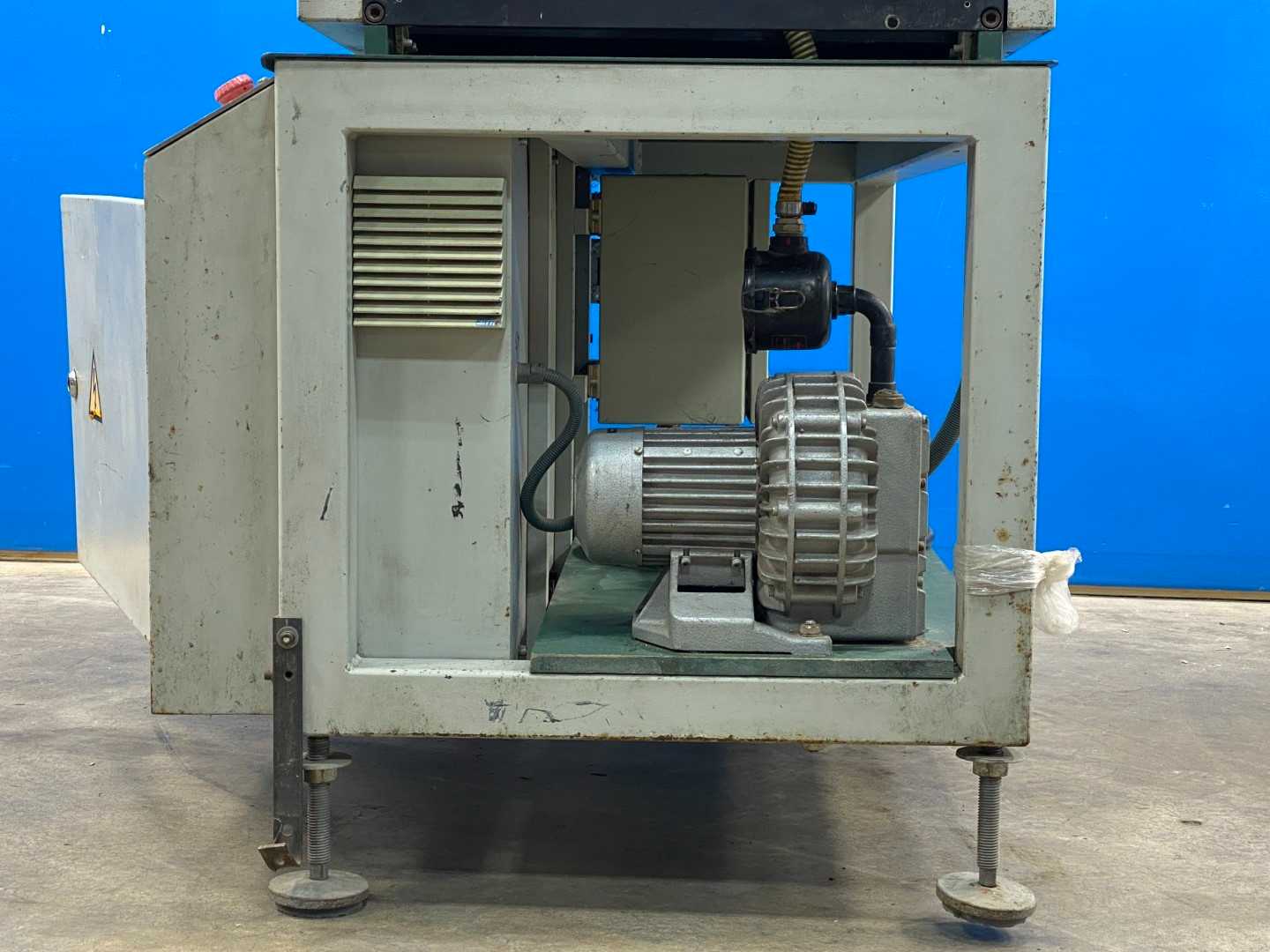 Metronic UV-Trackner w/ VSK-S400 and Instron Model 1000 – Precision UV Tracking System