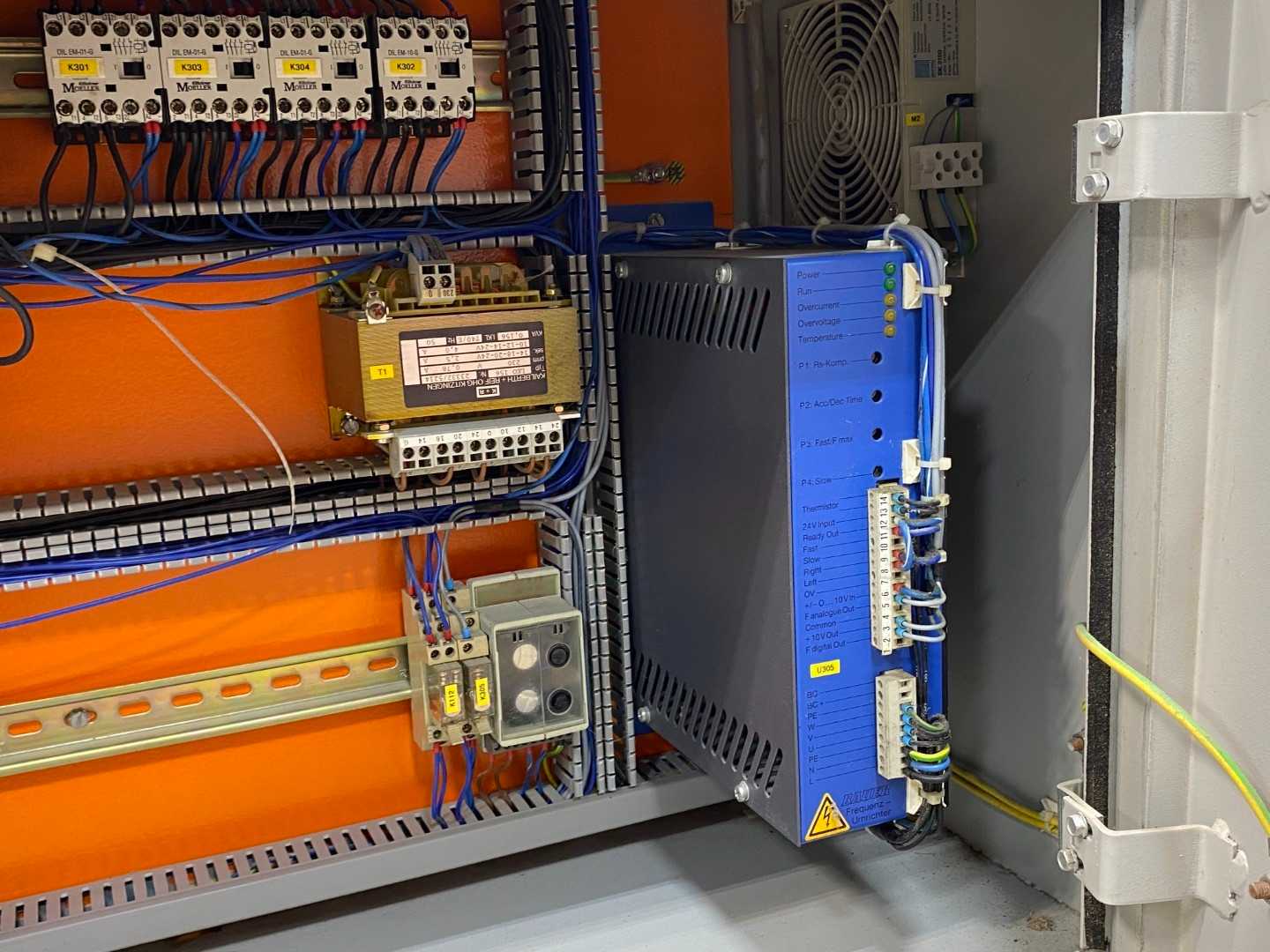 Metronic UV-Trackner w/ VSK-S400 and Instron Model 1000 – Precision UV Tracking System