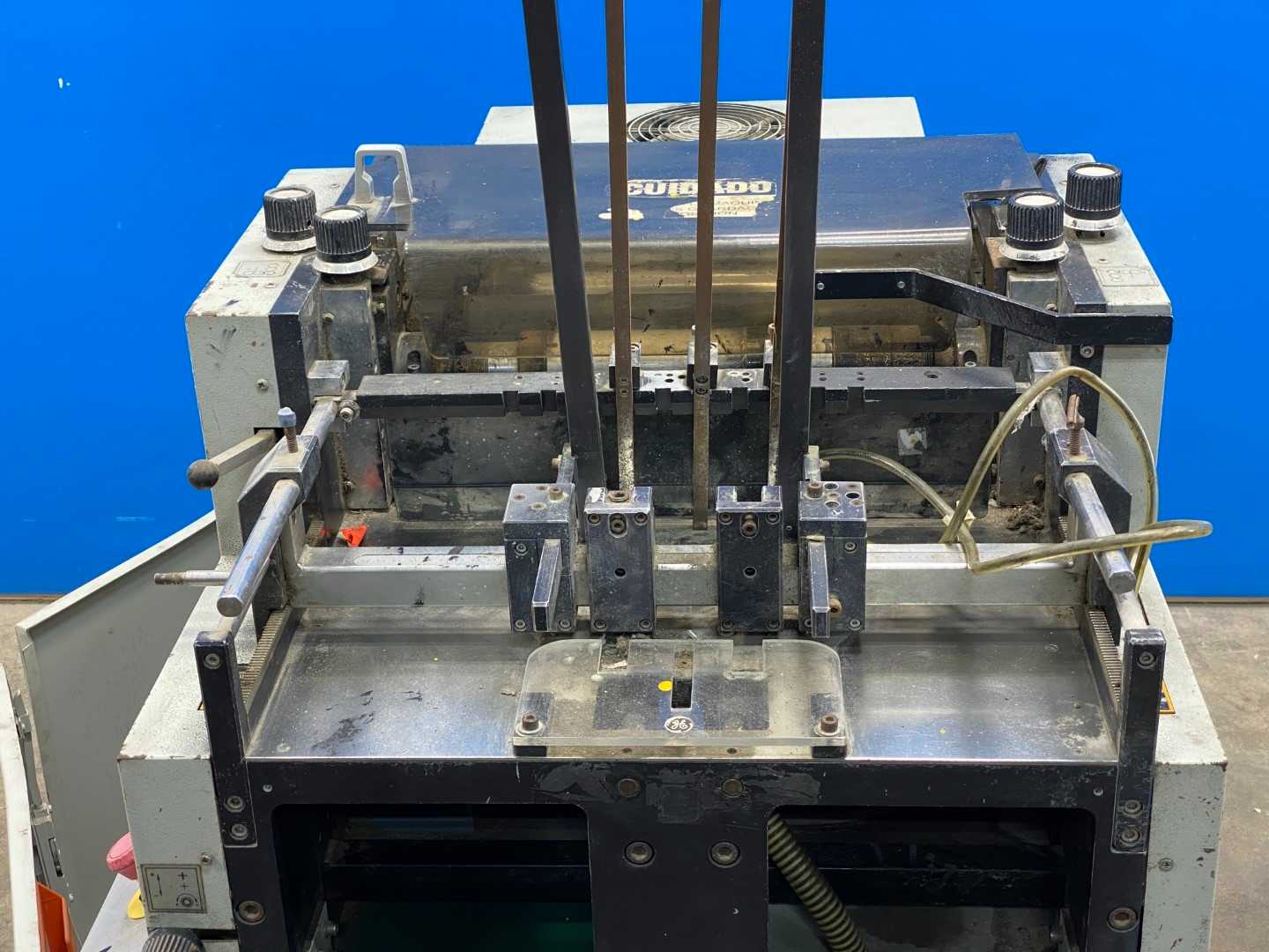 Metronic UV-Trackner w/ VSK-S400 and Instron Model 1000 – Precision UV Tracking System