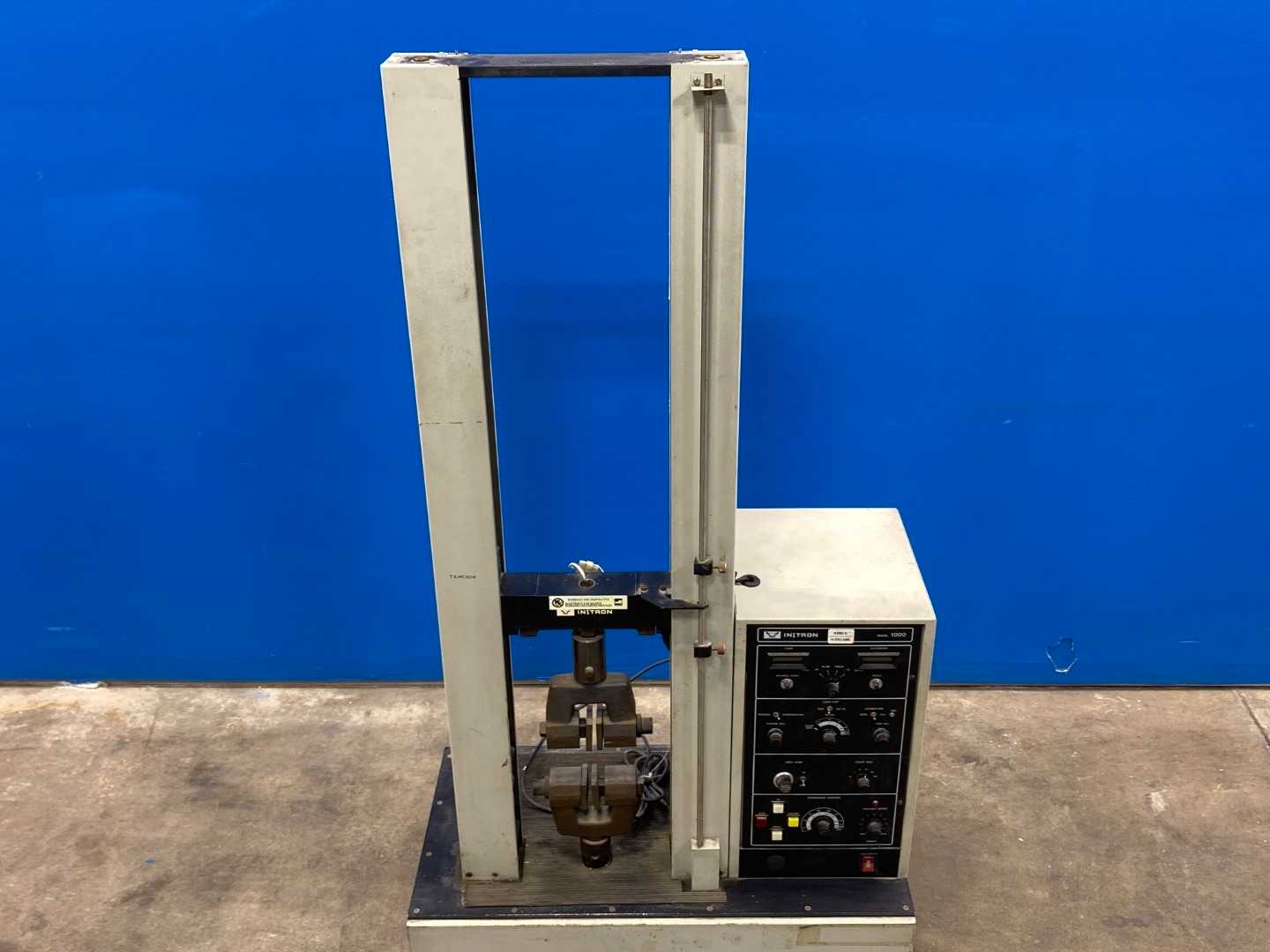 Metronic UV-Trackner w/ VSK-S400 and Instron Model 1000 – Precision UV Tracking System