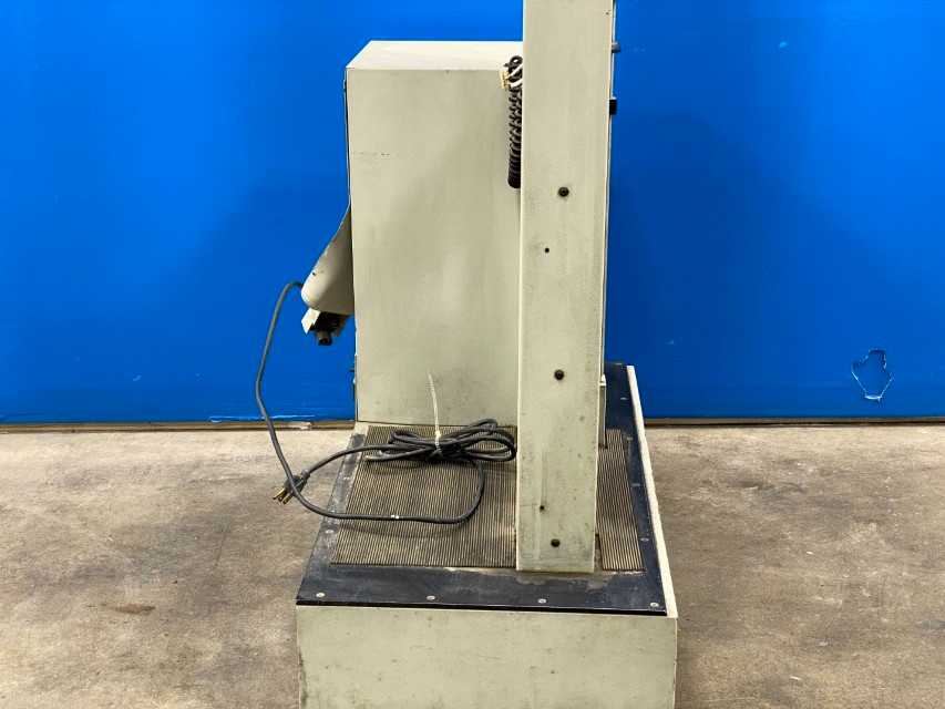 Metronic UV-Trackner w/ VSK-S400 and Instron Model 1000 – Precision UV Tracking System