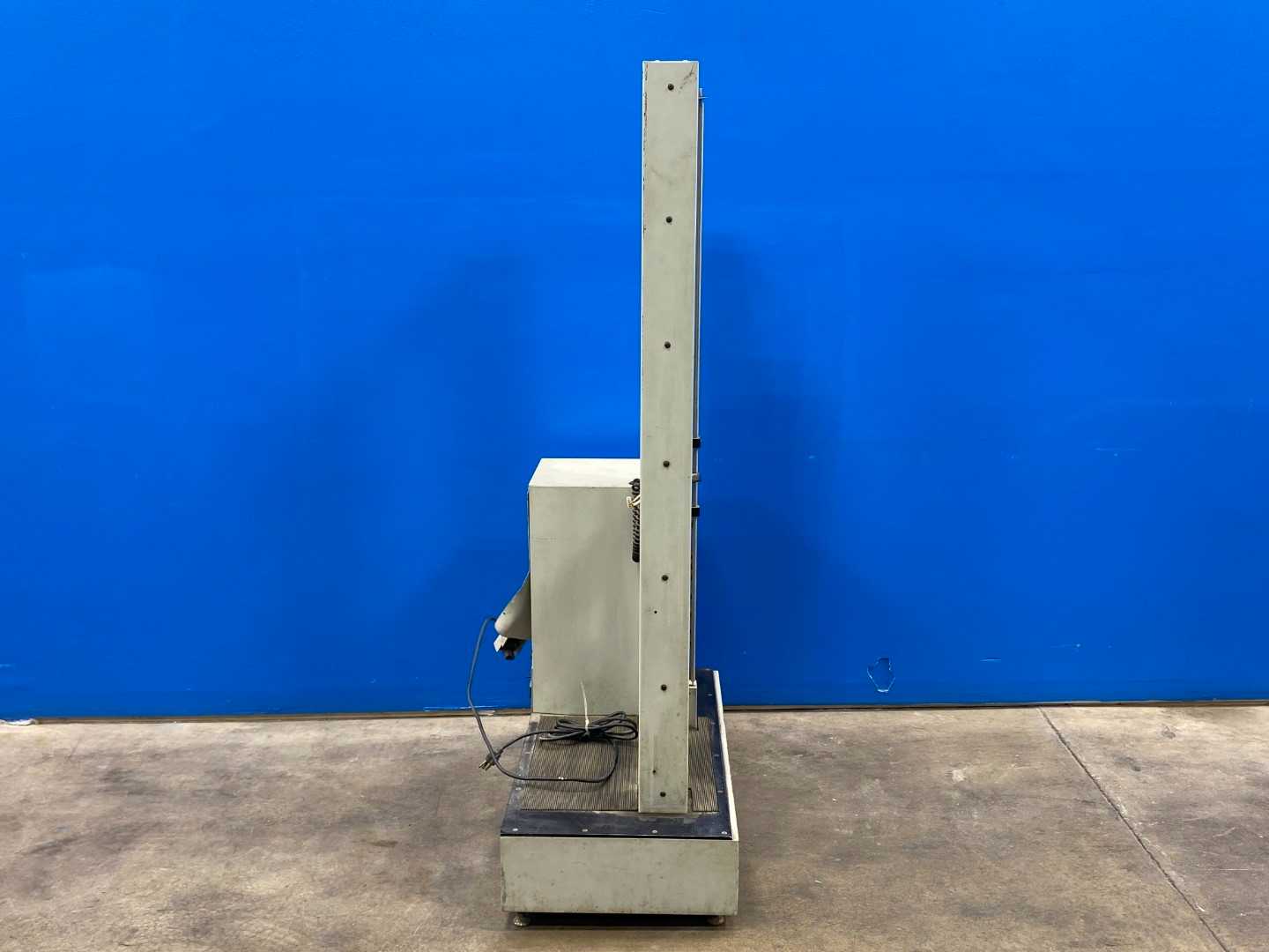 Metronic UV-Trackner w/ VSK-S400 and Instron Model 1000 – Precision UV Tracking System