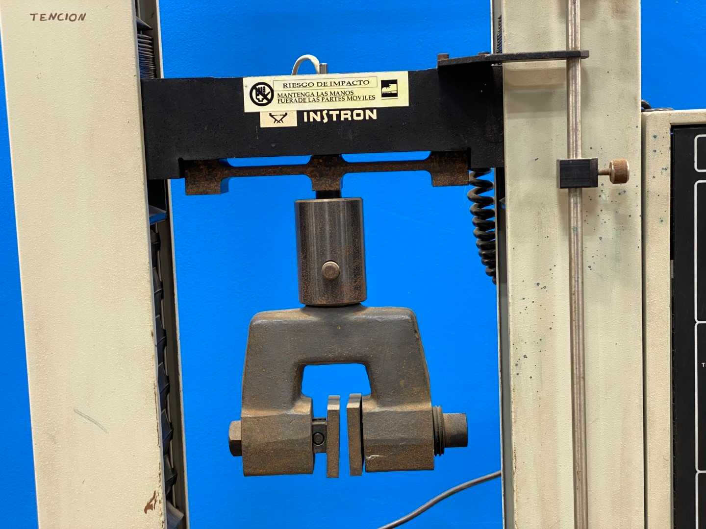 Metronic UV-Trackner w/ VSK-S400 and Instron Model 1000 – Precision UV Tracking System