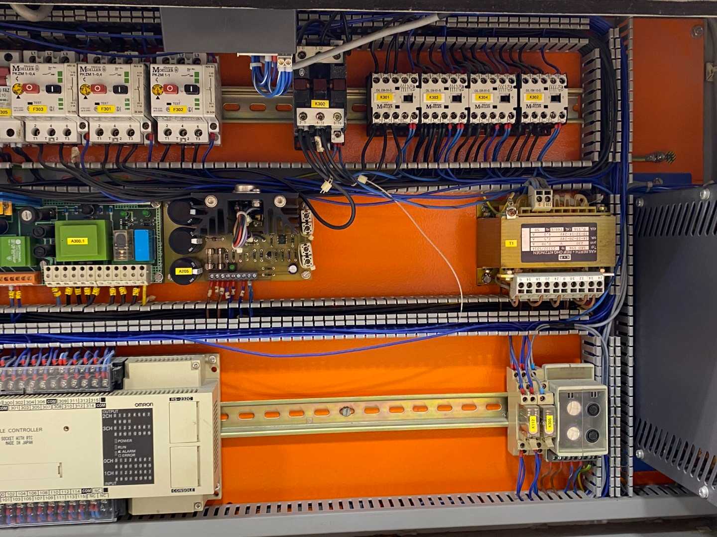 Metronic UV-Trackner w/ VSK-S400 and Instron Model 1000 – Precision UV Tracking System