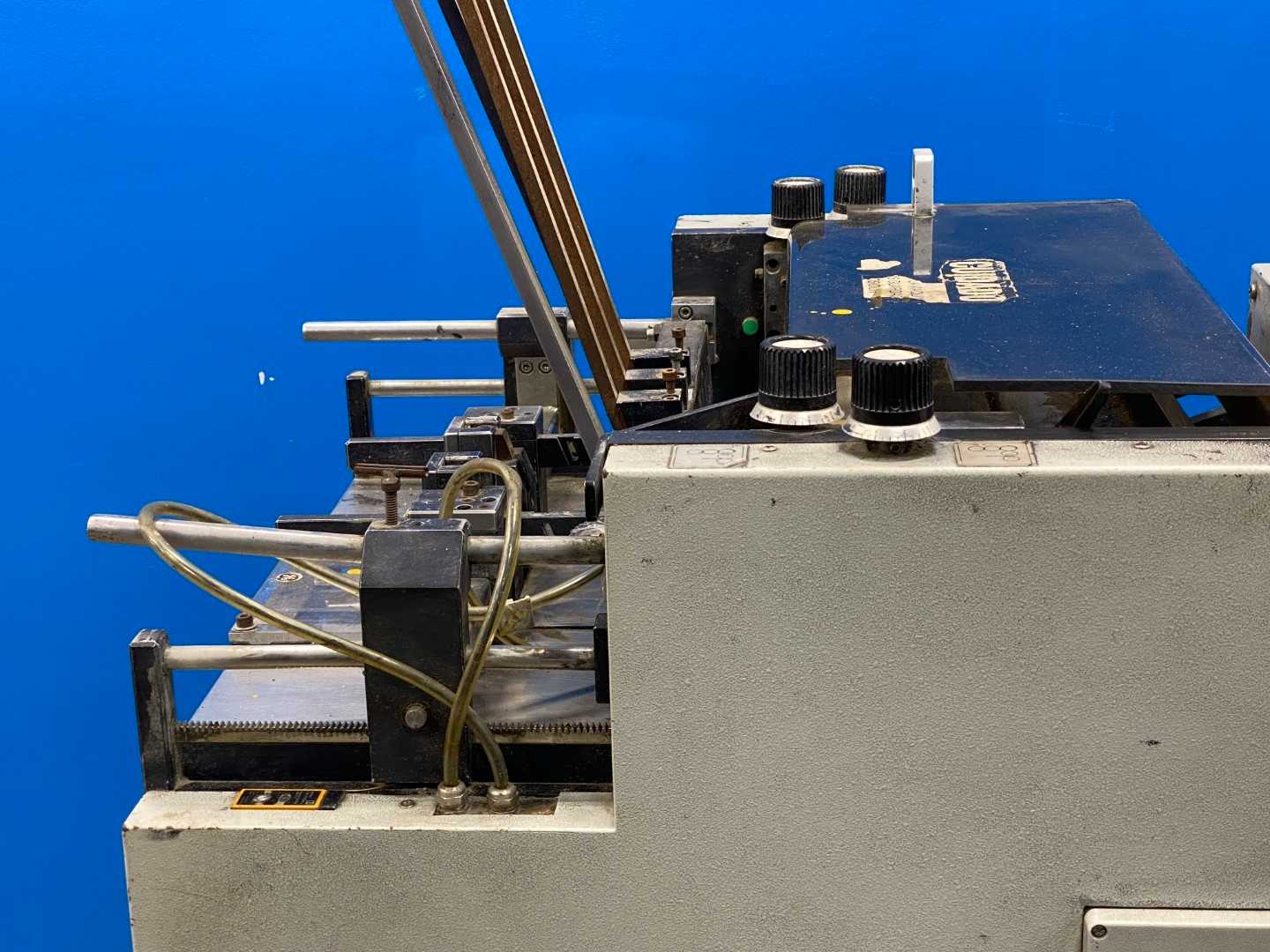 Metronic UV-Trackner w/ VSK-S400 and Instron Model 1000 – Precision UV Tracking System