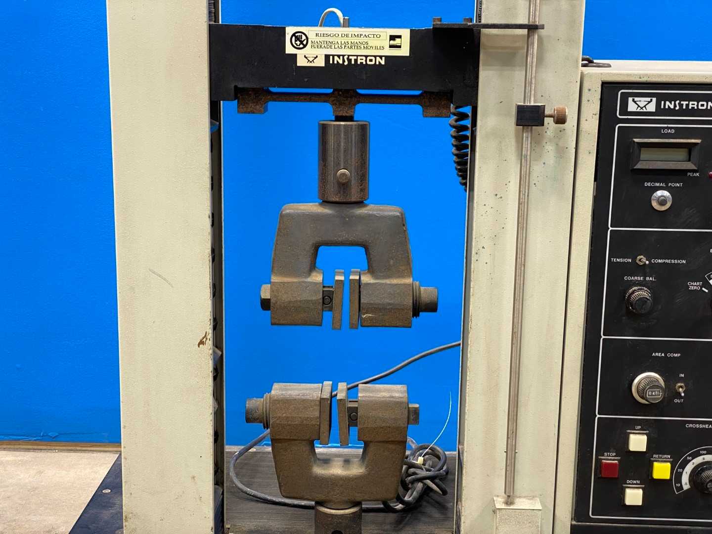 Metronic UV-Trackner w/ VSK-S400 and Instron Model 1000 – Precision UV Tracking System