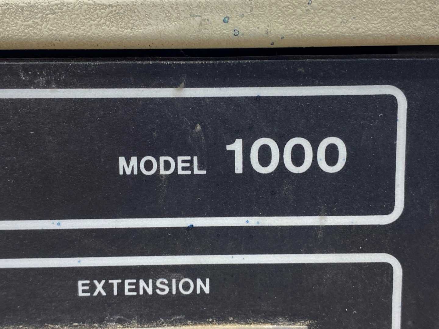 Metronic UV-Trackner w/ VSK-S400 and Instron Model 1000 – Precision UV Tracking System