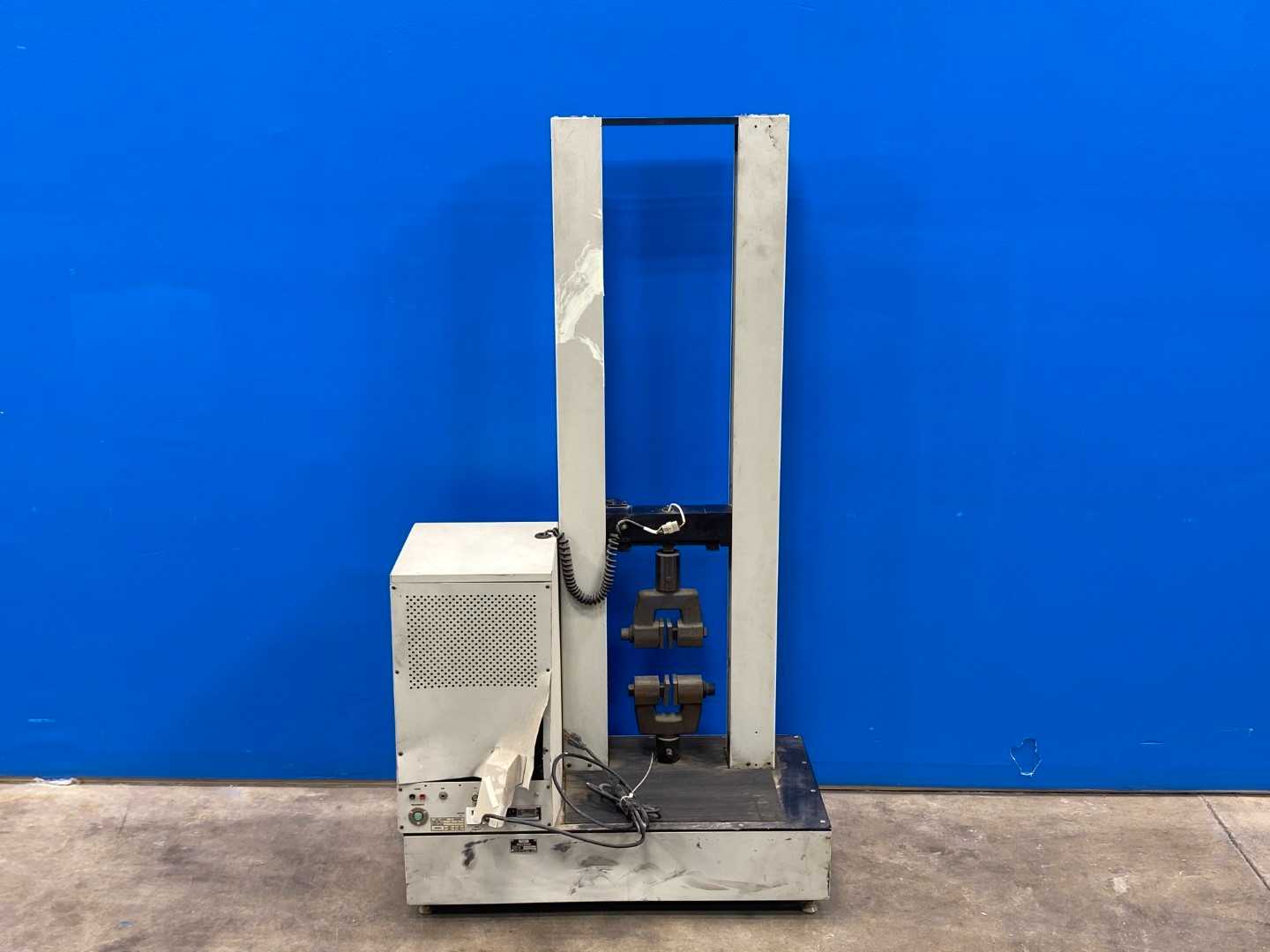 Metronic UV-Trackner w/ VSK-S400 and Instron Model 1000 – Precision UV Tracking System