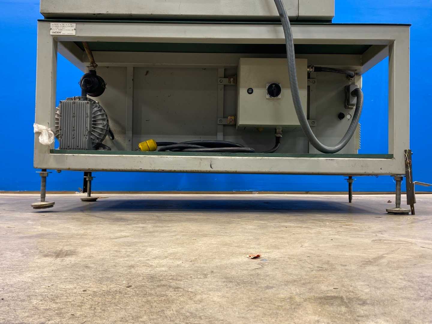 Metronic UV-Trackner w/ VSK-S400 and Instron Model 1000 – Precision UV Tracking System