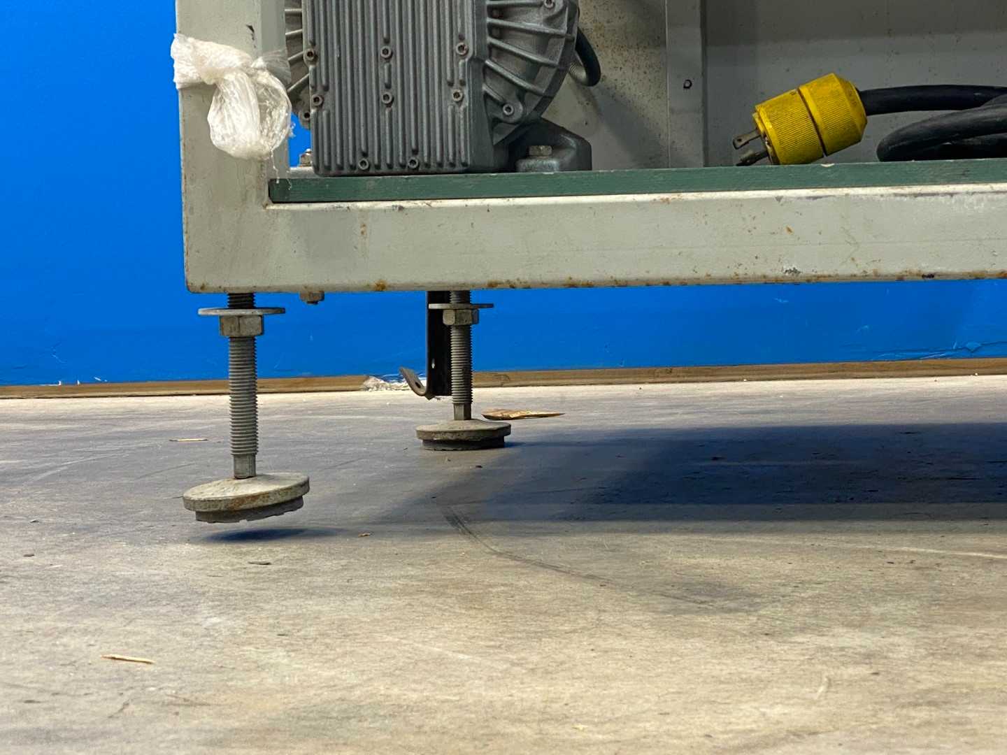 Metronic UV-Trackner w/ VSK-S400 and Instron Model 1000 – Precision UV Tracking System