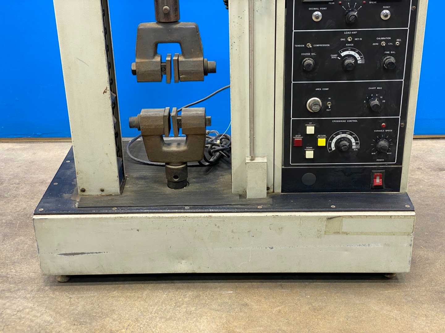 Metronic UV-Trackner w/ VSK-S400 and Instron Model 1000 – Precision UV Tracking System