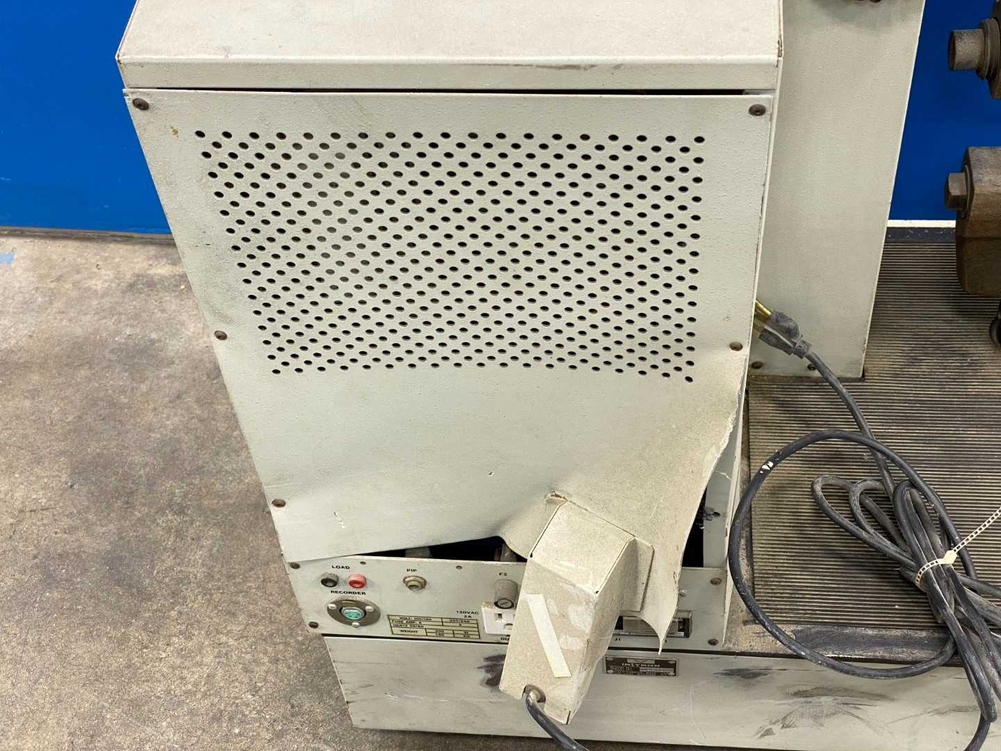 Metronic UV-Trackner w/ VSK-S400 and Instron Model 1000 – Precision UV Tracking System