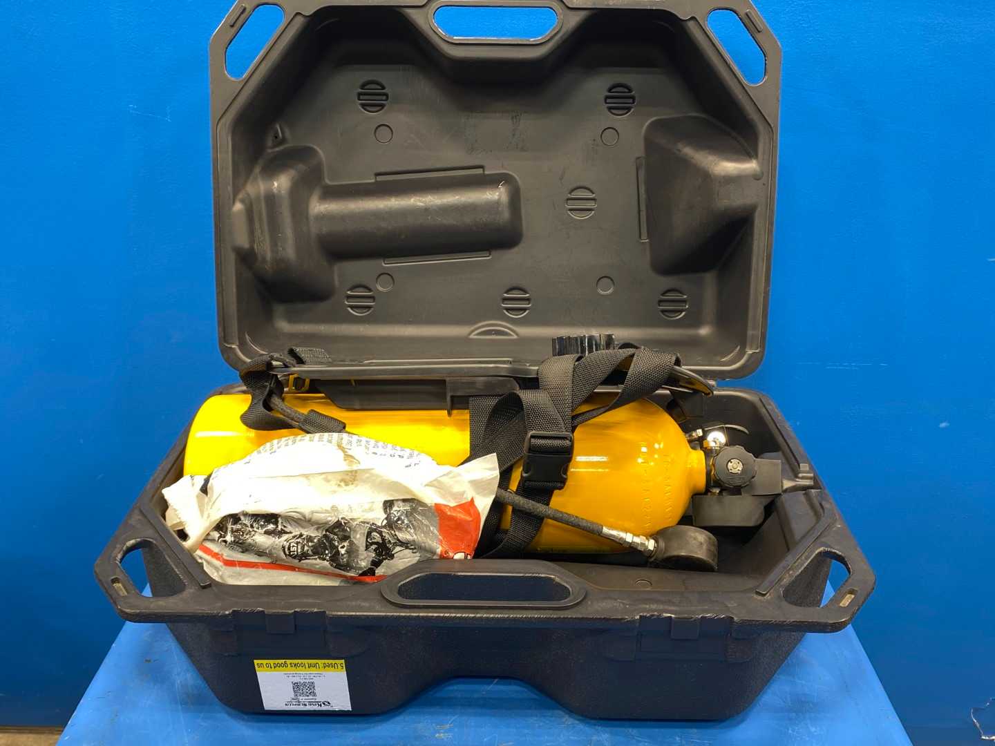 MSA 5-978-1 BREATHING APPARATUS MSA Cylinder 5-978-1 with MSA Respiratory Mask