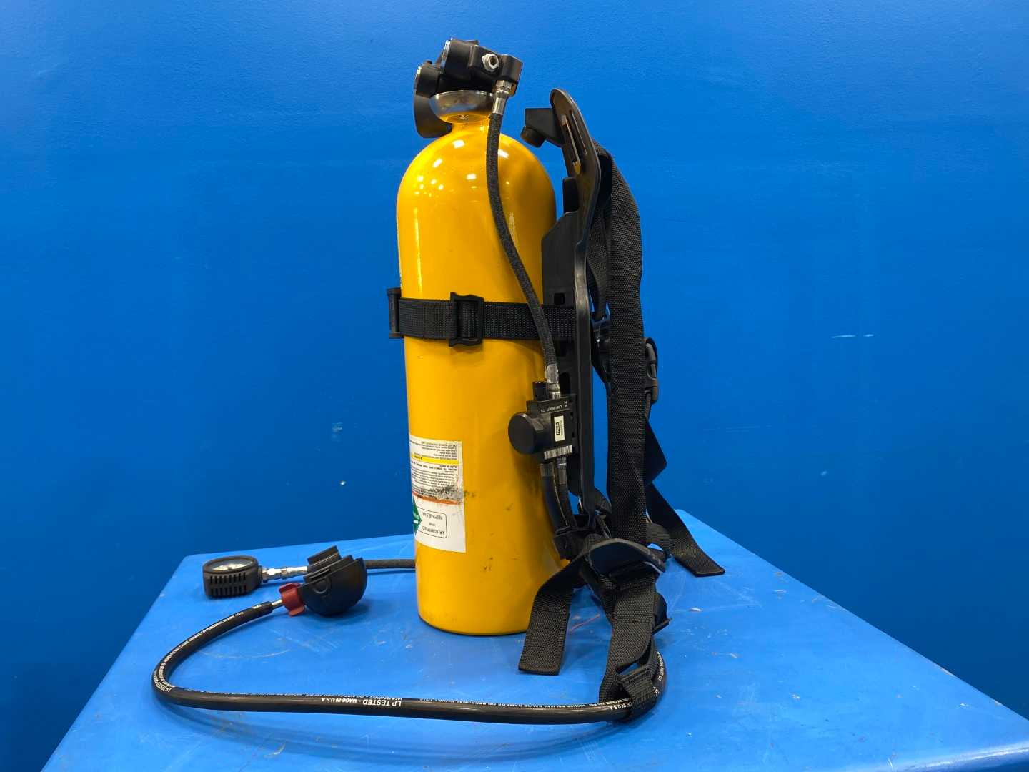 MSA 5-978-1 BREATHING APPARATUS MSA Cylinder 5-978-1 with MSA Respiratory Mask