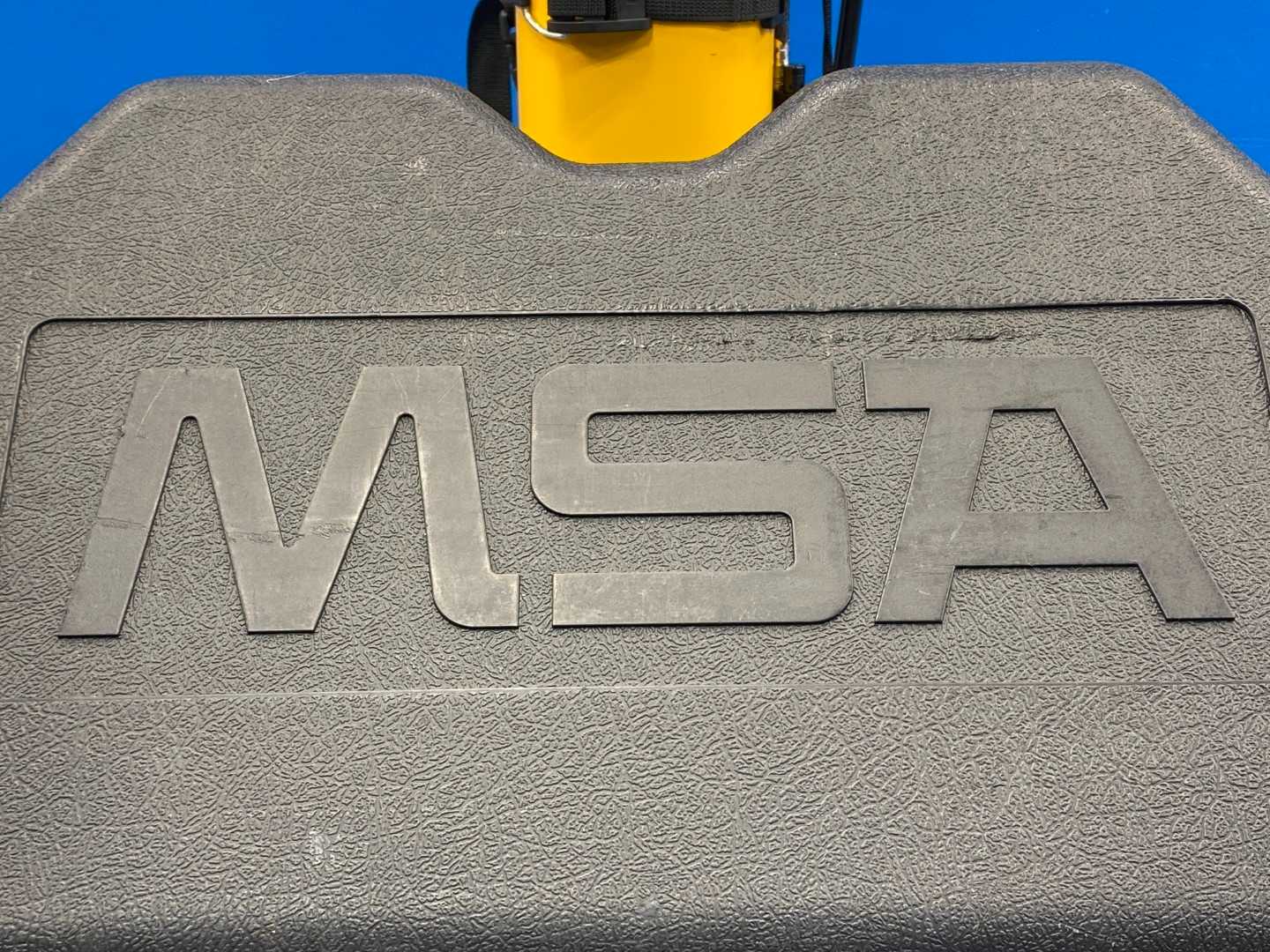 MSA 5-978-1 BREATHING APPARATUS MSA Cylinder 5-978-1 with MSA Respiratory Mask