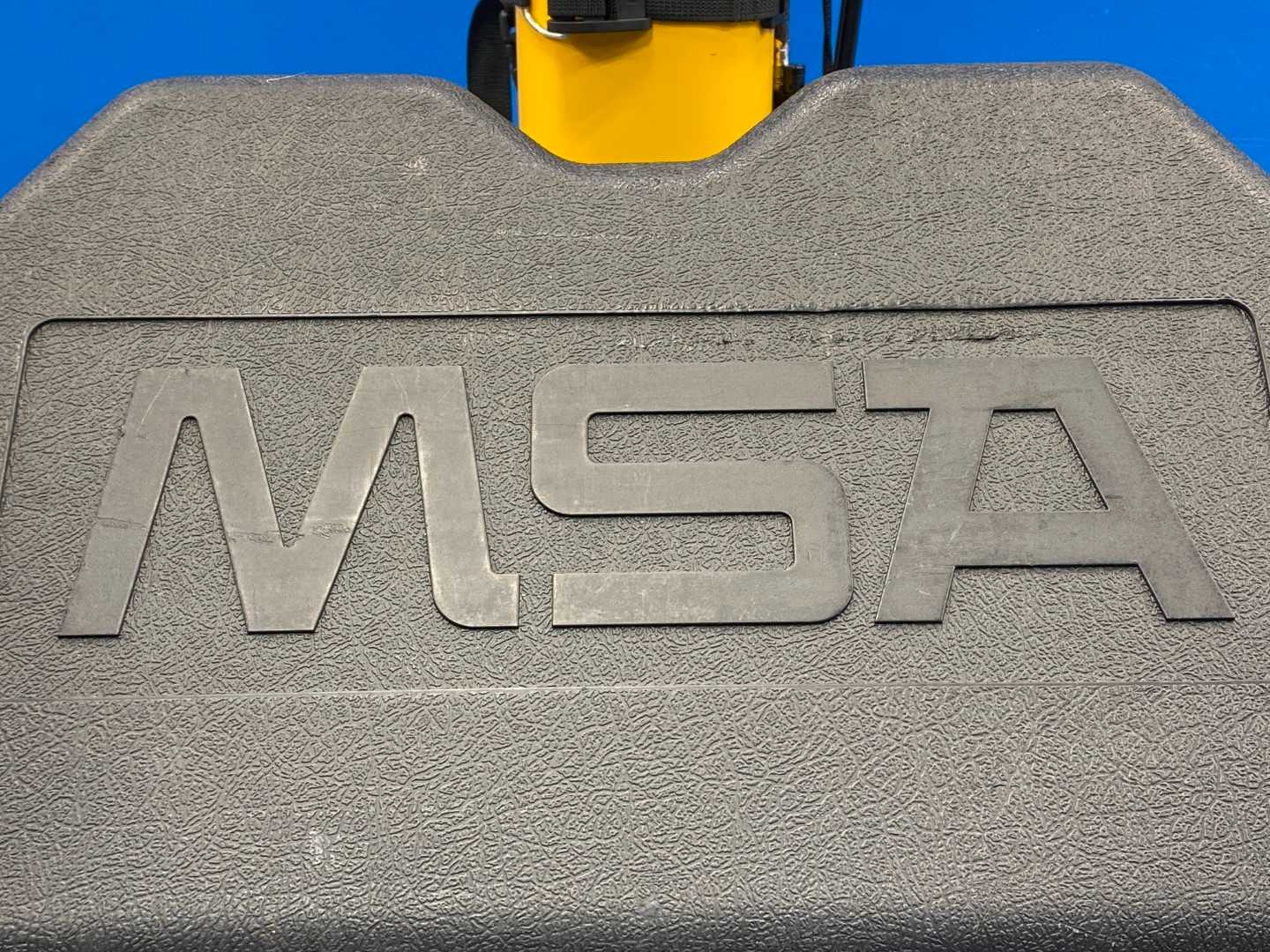 MSA 5-978-1 BREATHING APPARATUS MSA Cylinder 5-978-1 with MSA Respiratory Mask