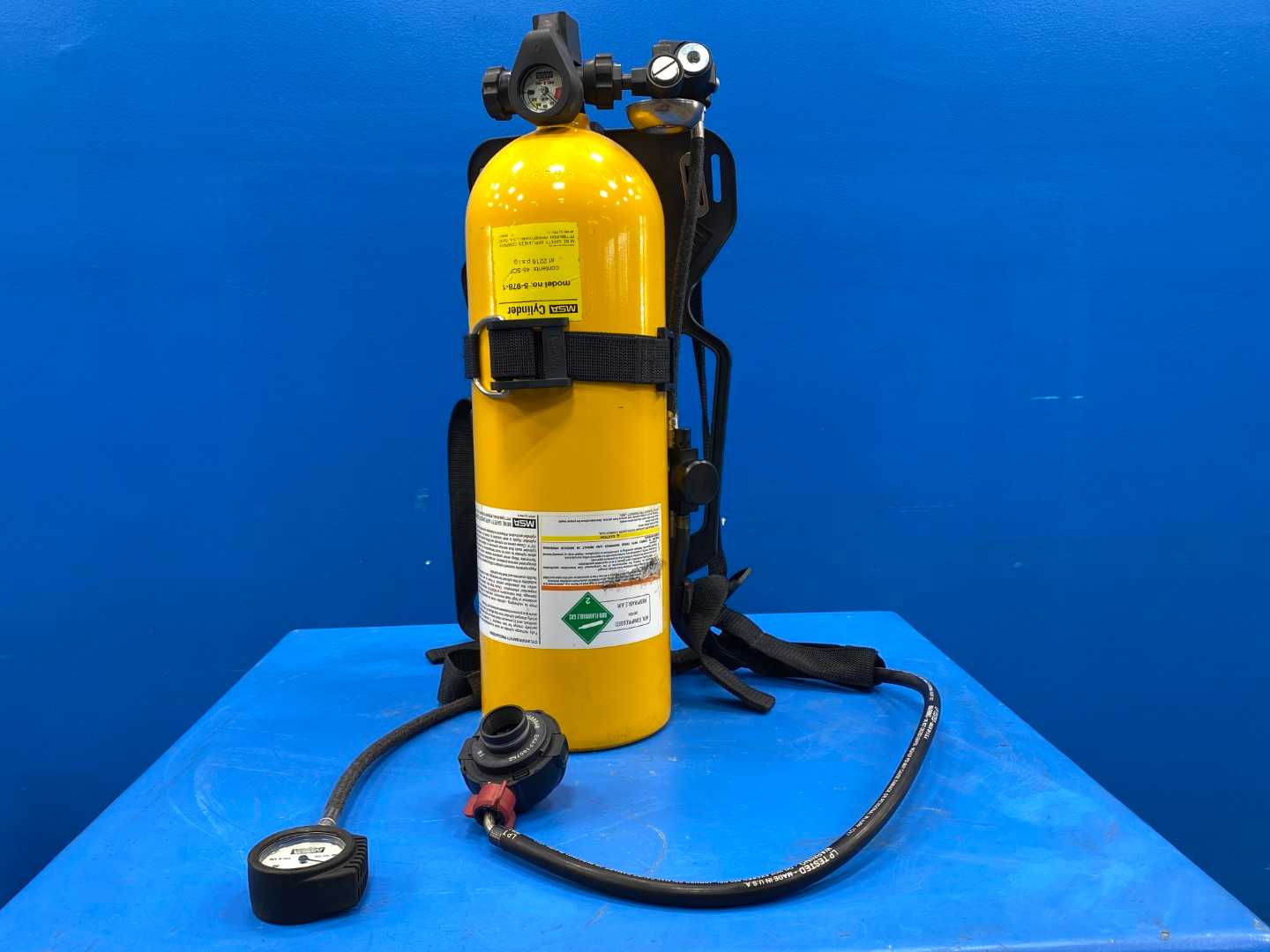 MSA 5-978-1 BREATHING APPARATUS MSA Cylinder 5-978-1 with MSA Respiratory Mask