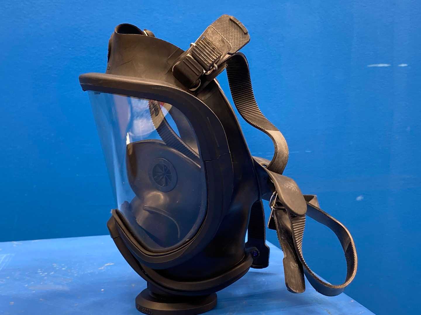 MSA 5-978-1 BREATHING APPARATUS MSA Cylinder 5-978-1 with MSA Respiratory Mask