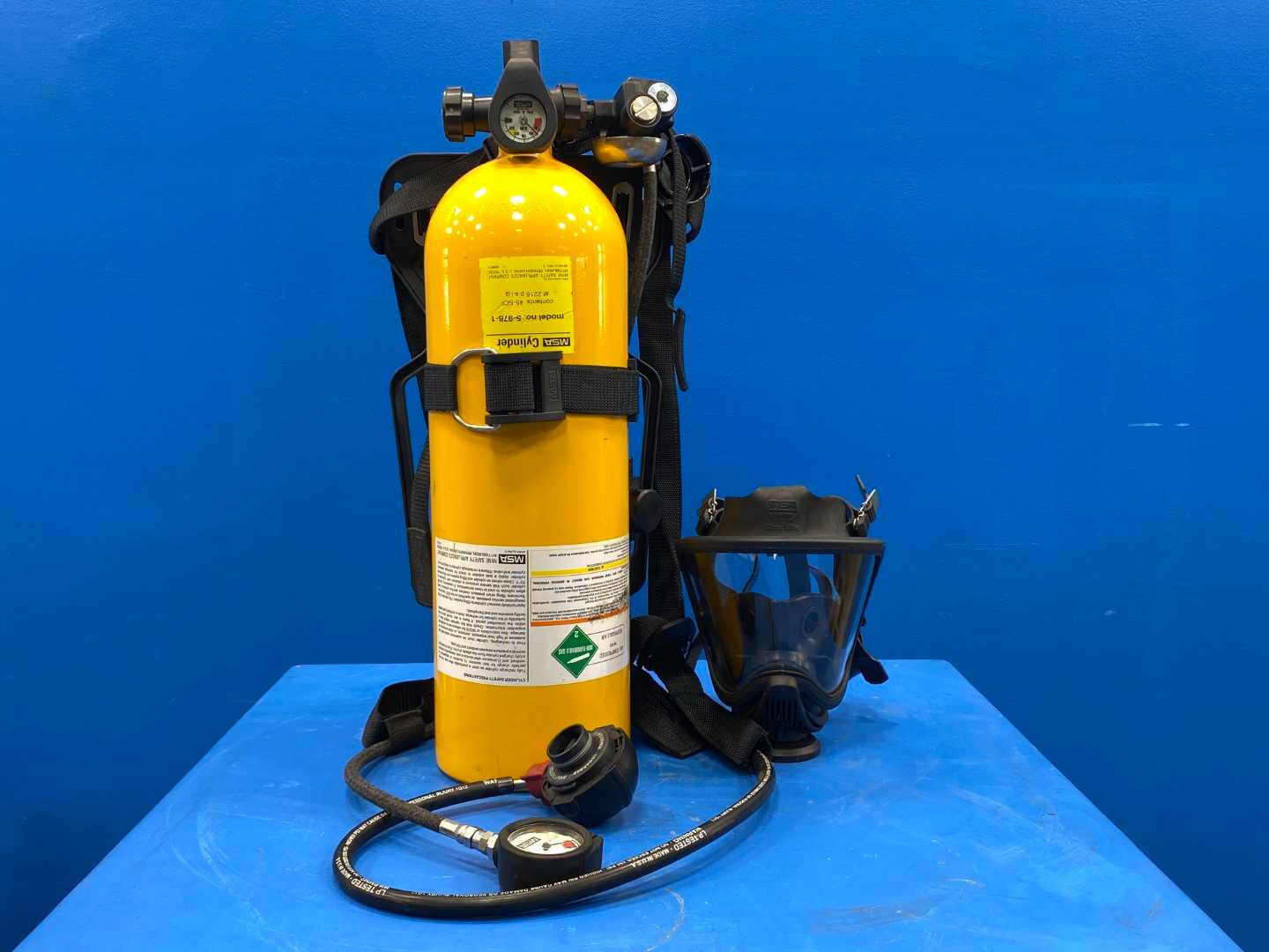 MSA 5-978-1 BREATHING APPARATUS MSA Cylinder 5-978-1 with MSA Respiratory Mask