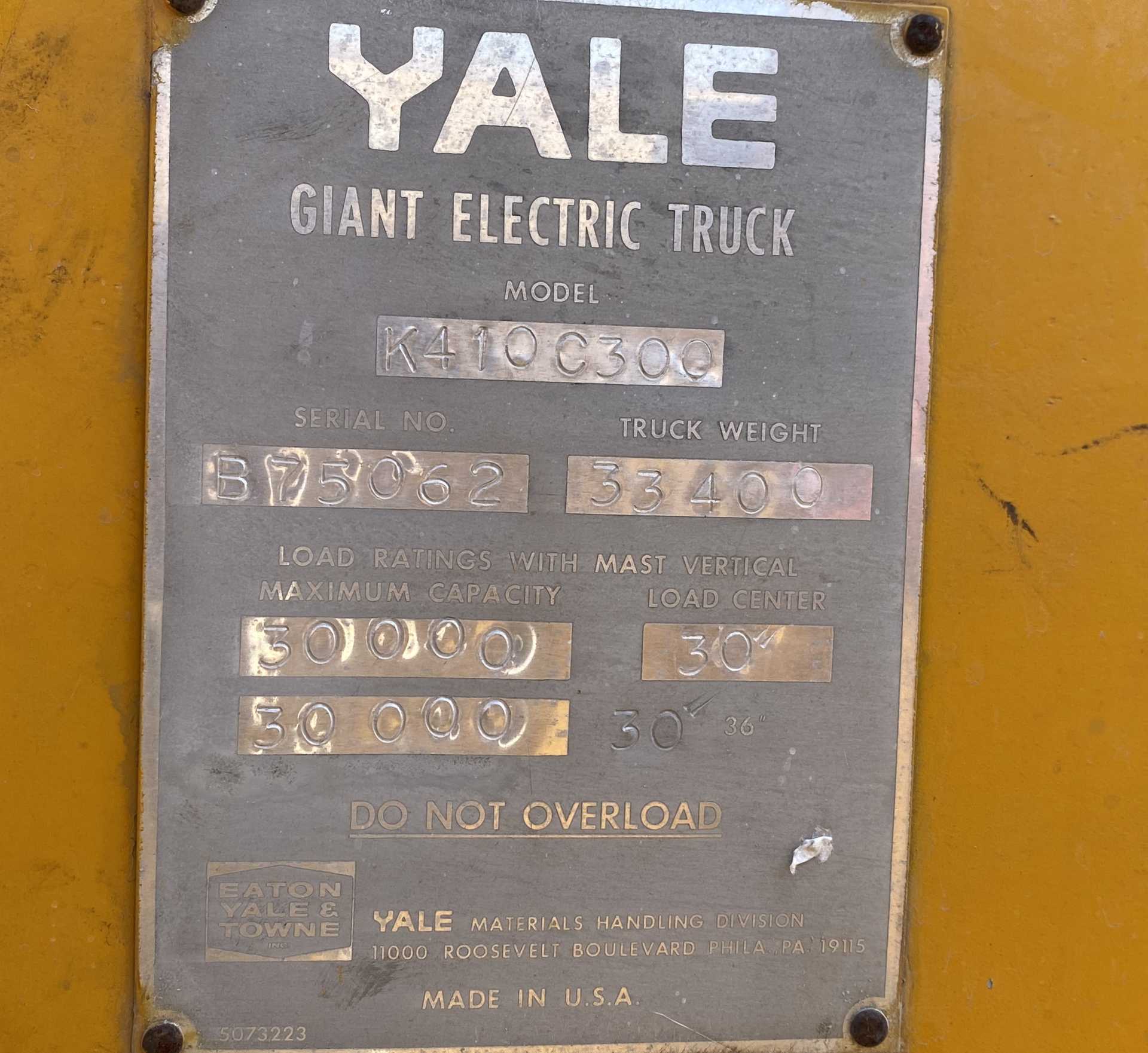 Yale Giant Electric Forklift - 72V K410C300 - 30K Capacity, 62" Forks - Heavy-Duty Industrial Forklift