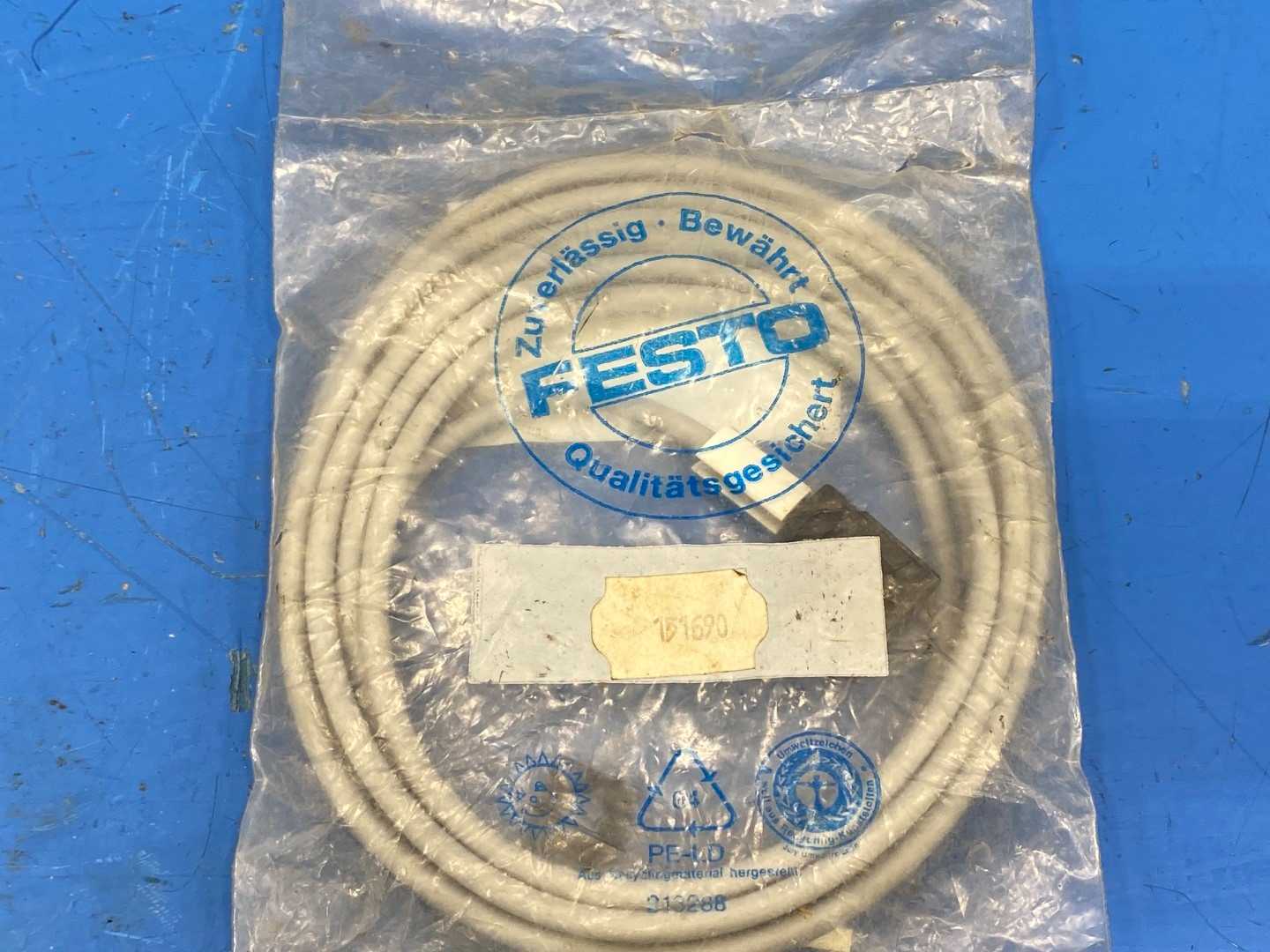 Festo KMEB-1-220/230-2.5 cable