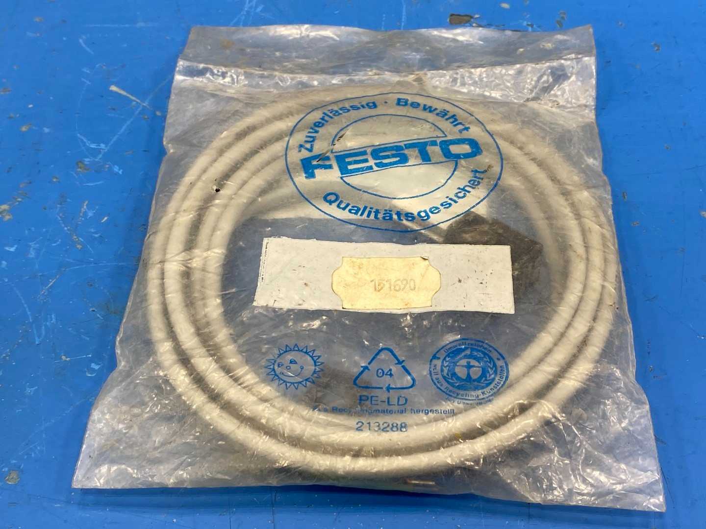 Festo KMEB-1-220/230-2.5 cable