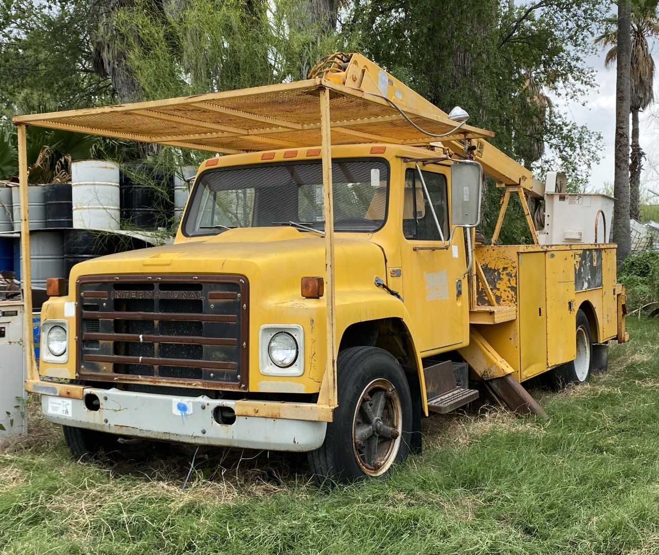 International (Reachall) 1754 bucket truck