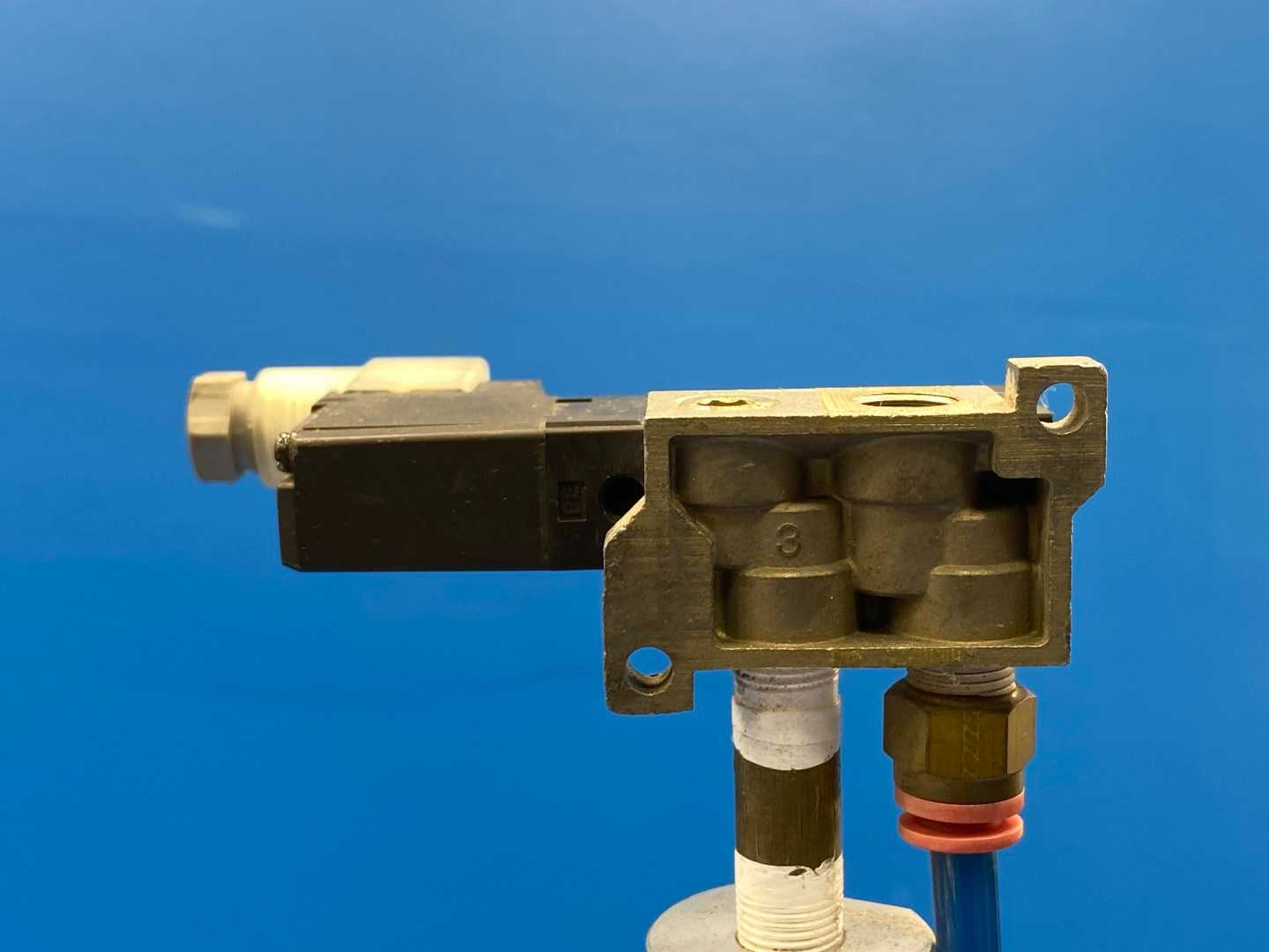 Autoload pneumatic cross valve 250 psi