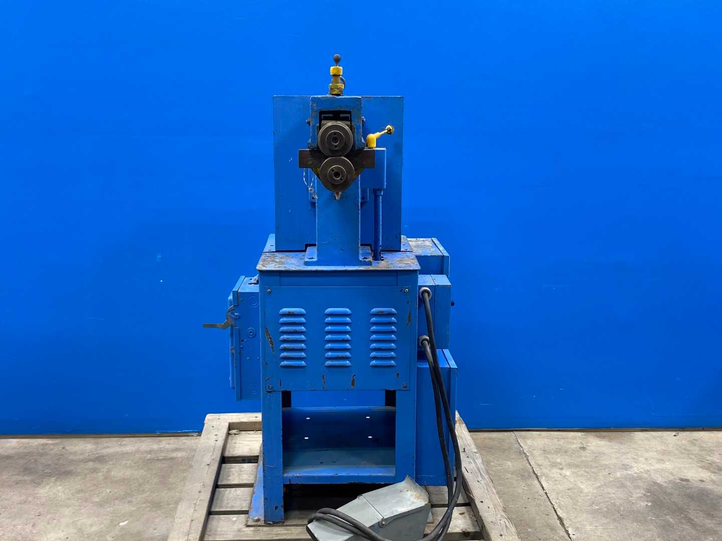 Pexto 3617-B Sheet Metal Roller - 18 Gauge Capacity - Precision Industrial Rolling Machine
